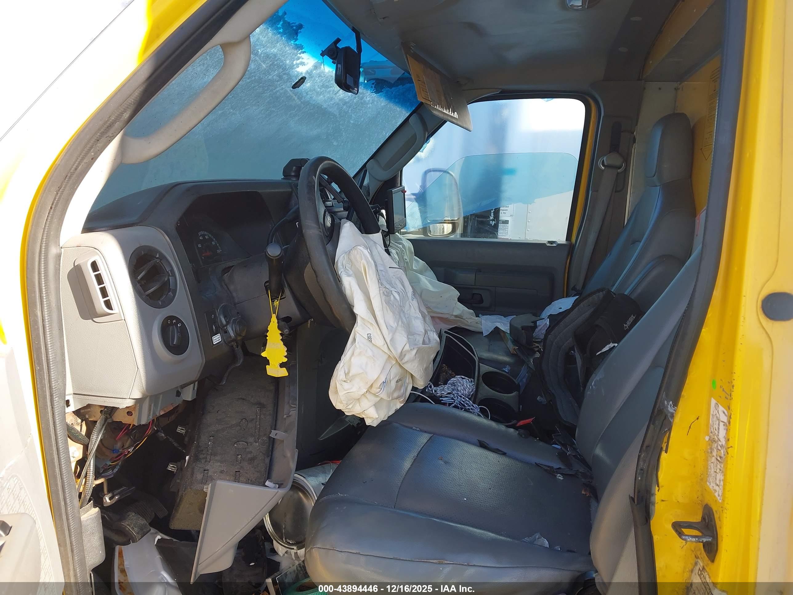 FORD E-350 image 7