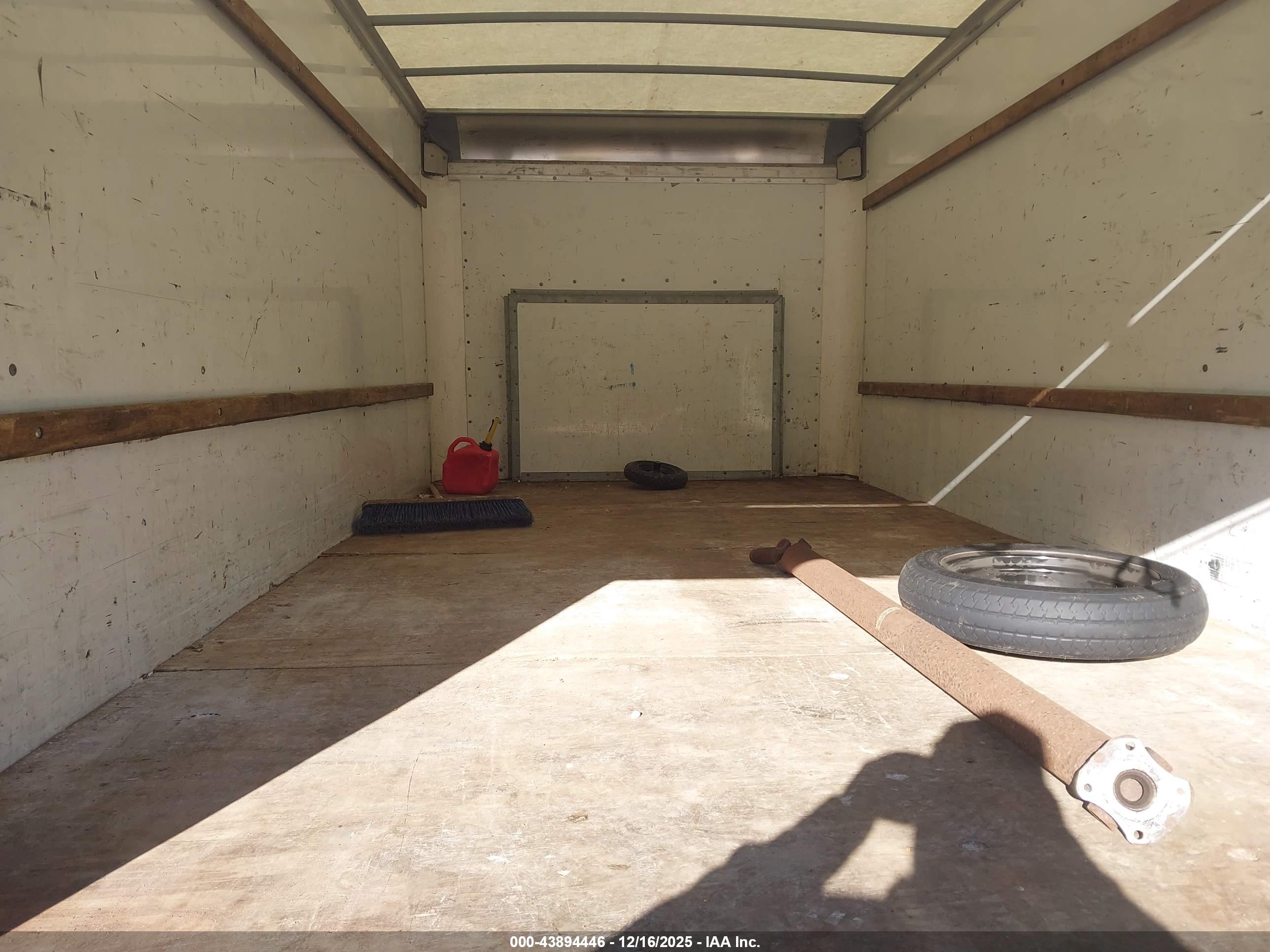 FORD E-350 image 8