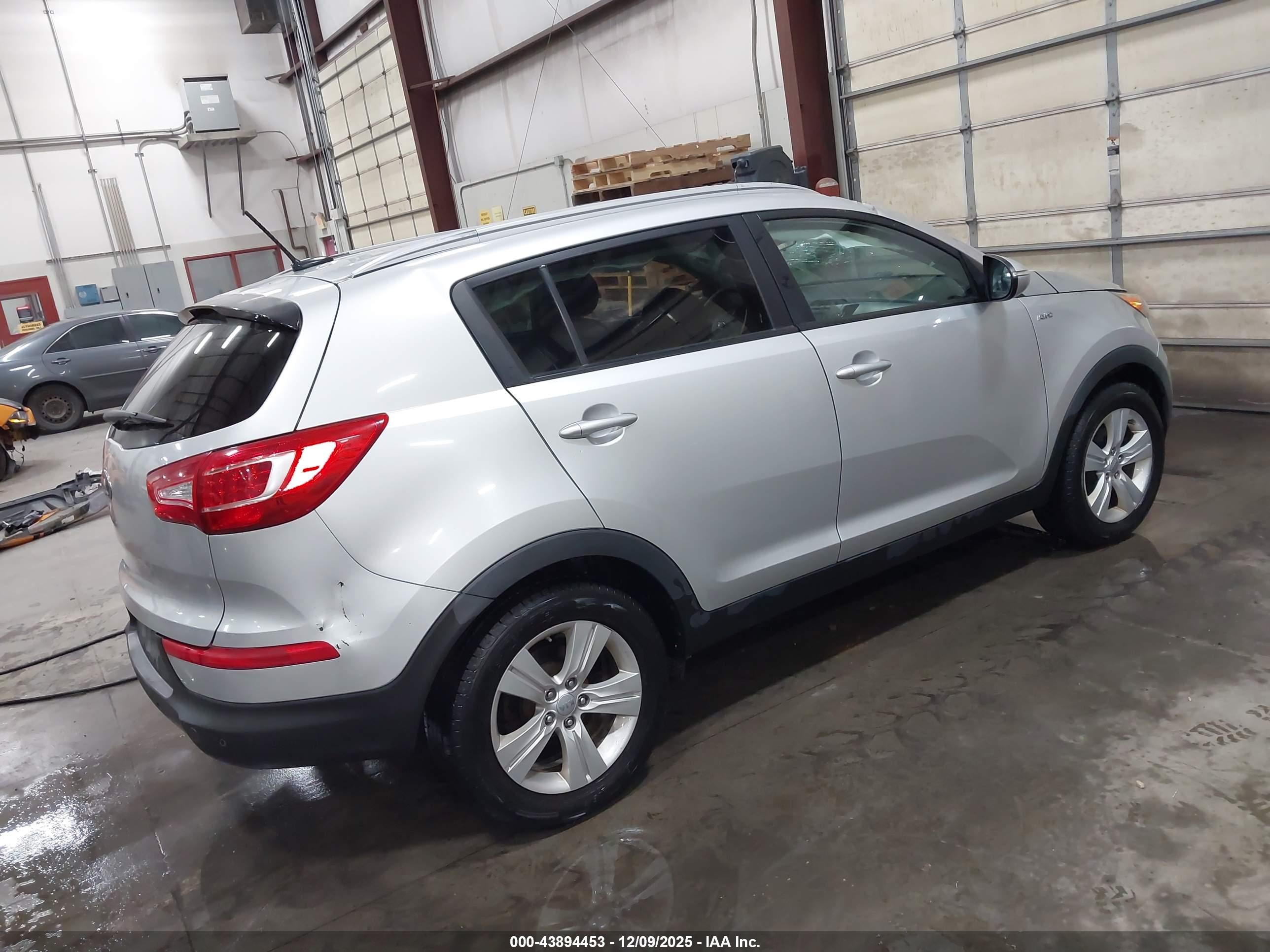 KIA SPORTAGE image 4