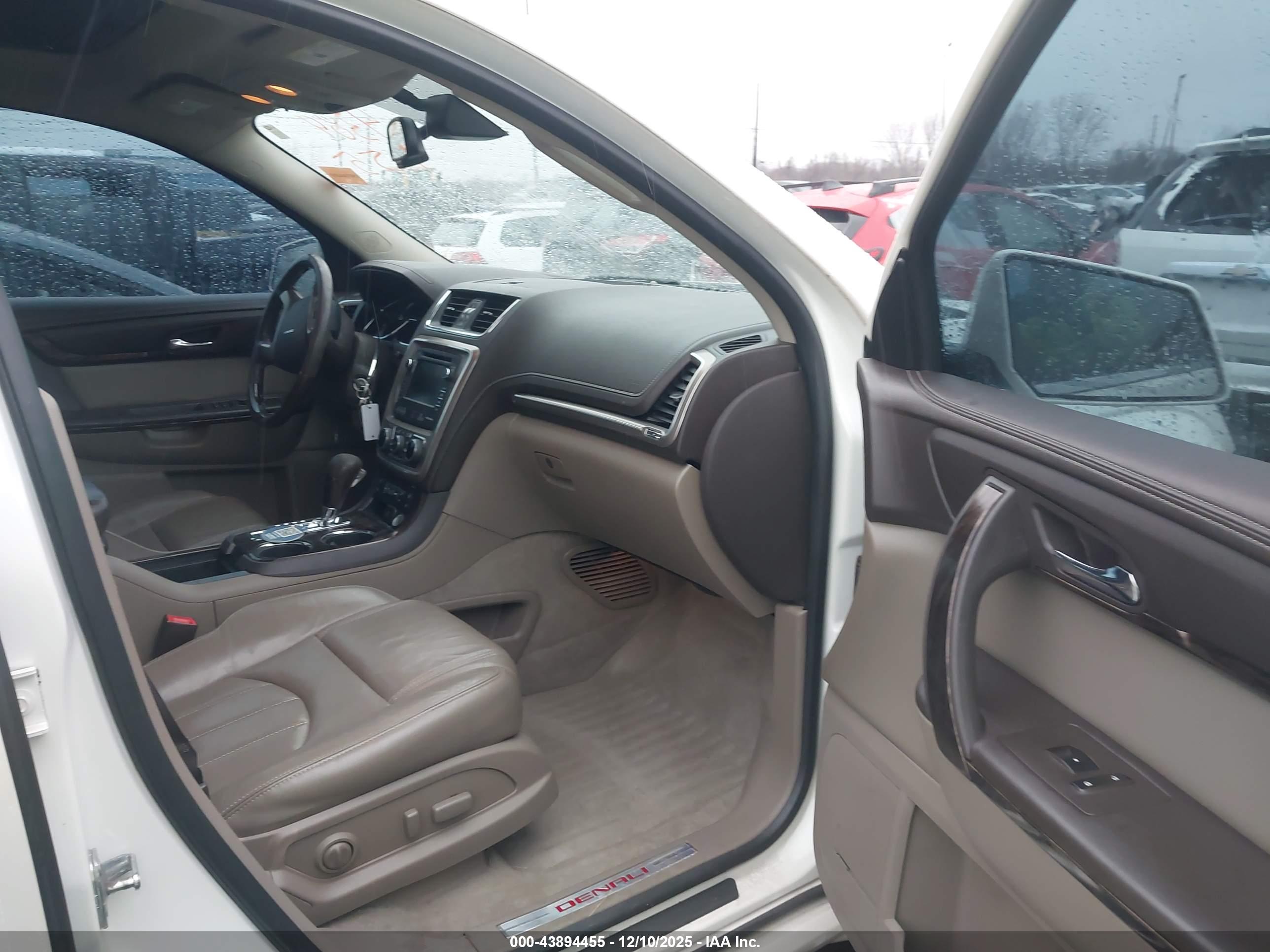 GMC ACADIA image 5