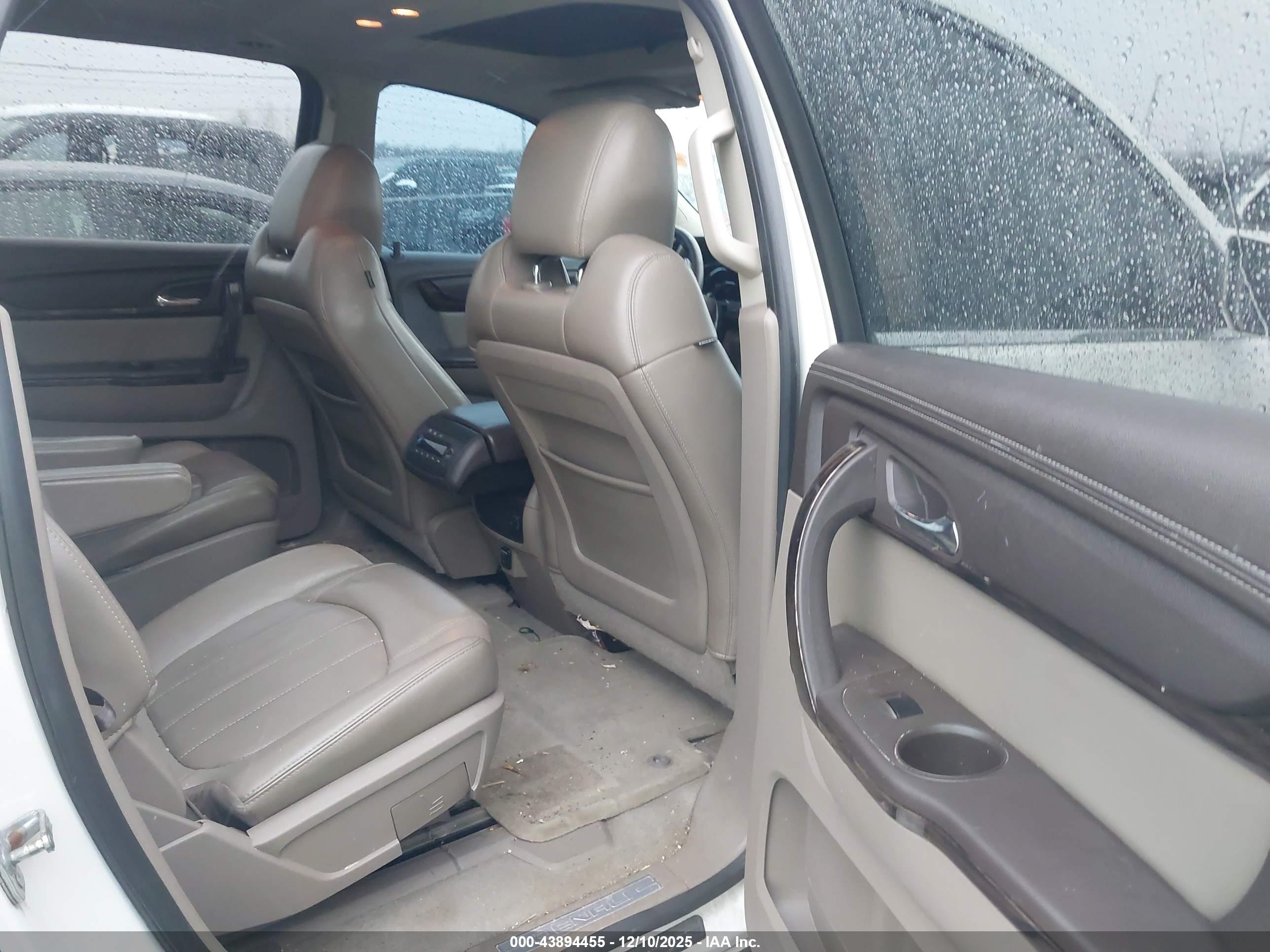 GMC ACADIA image 8