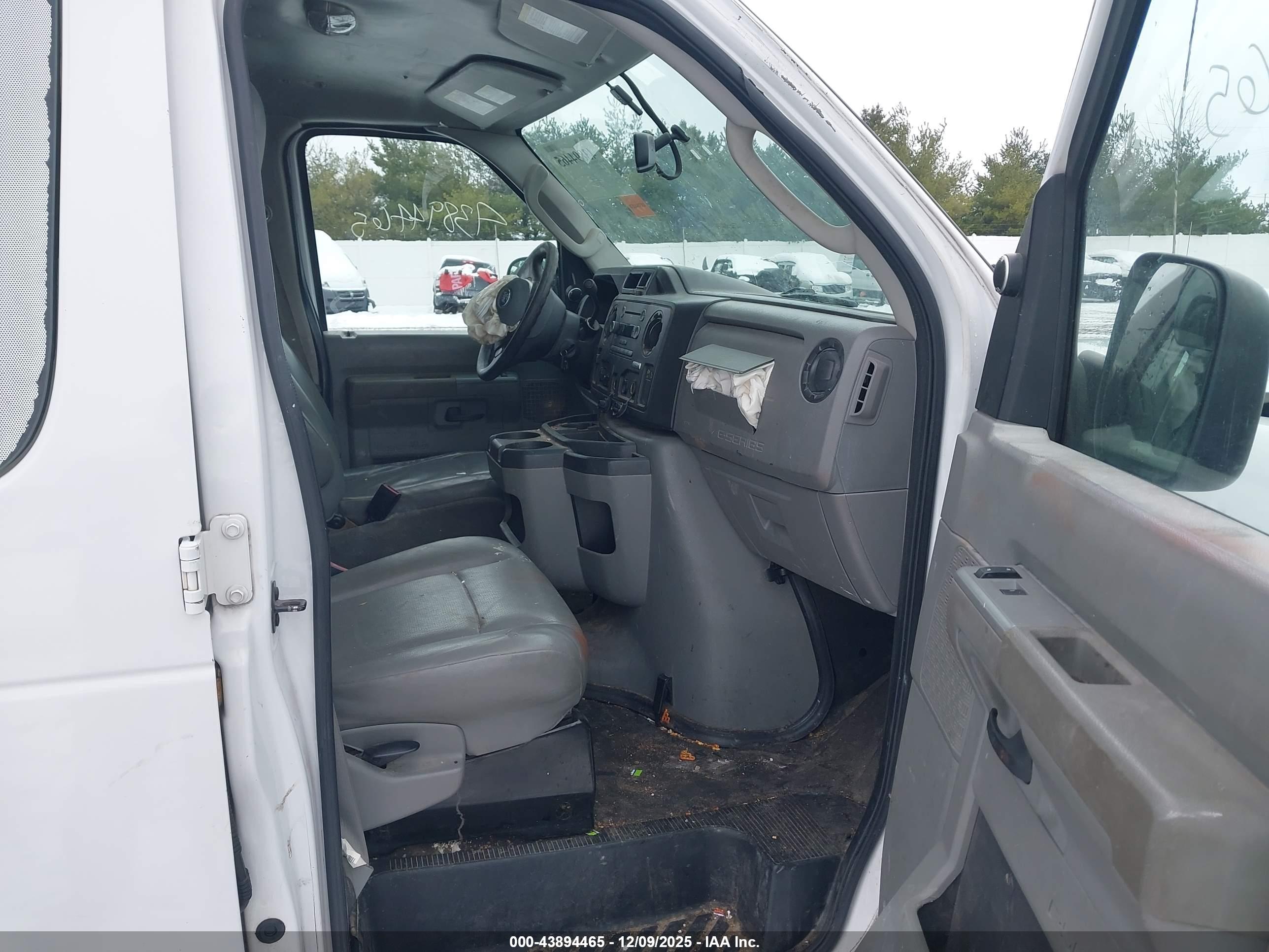 FORD E-250 image 5