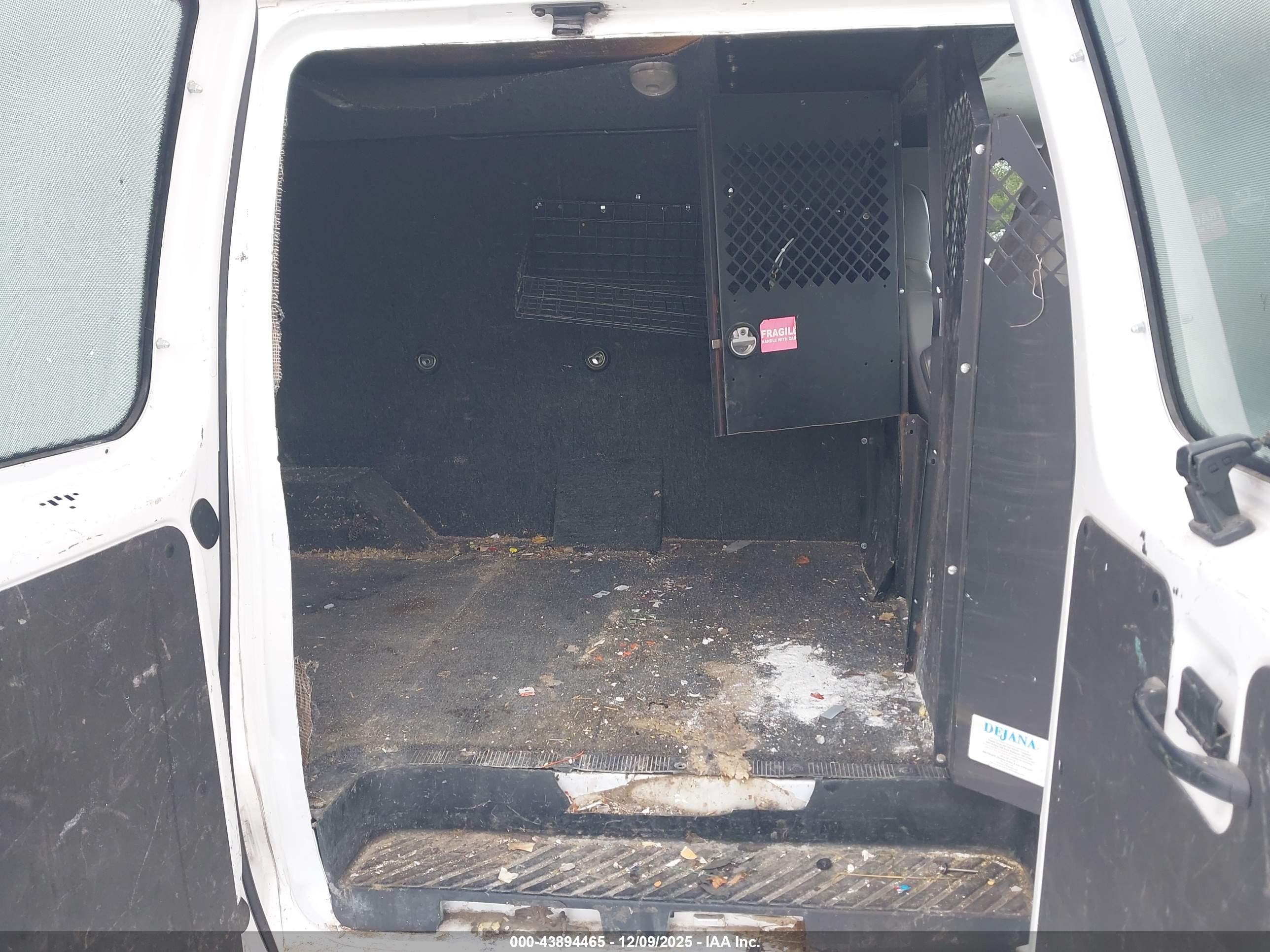 FORD E-250 image 8