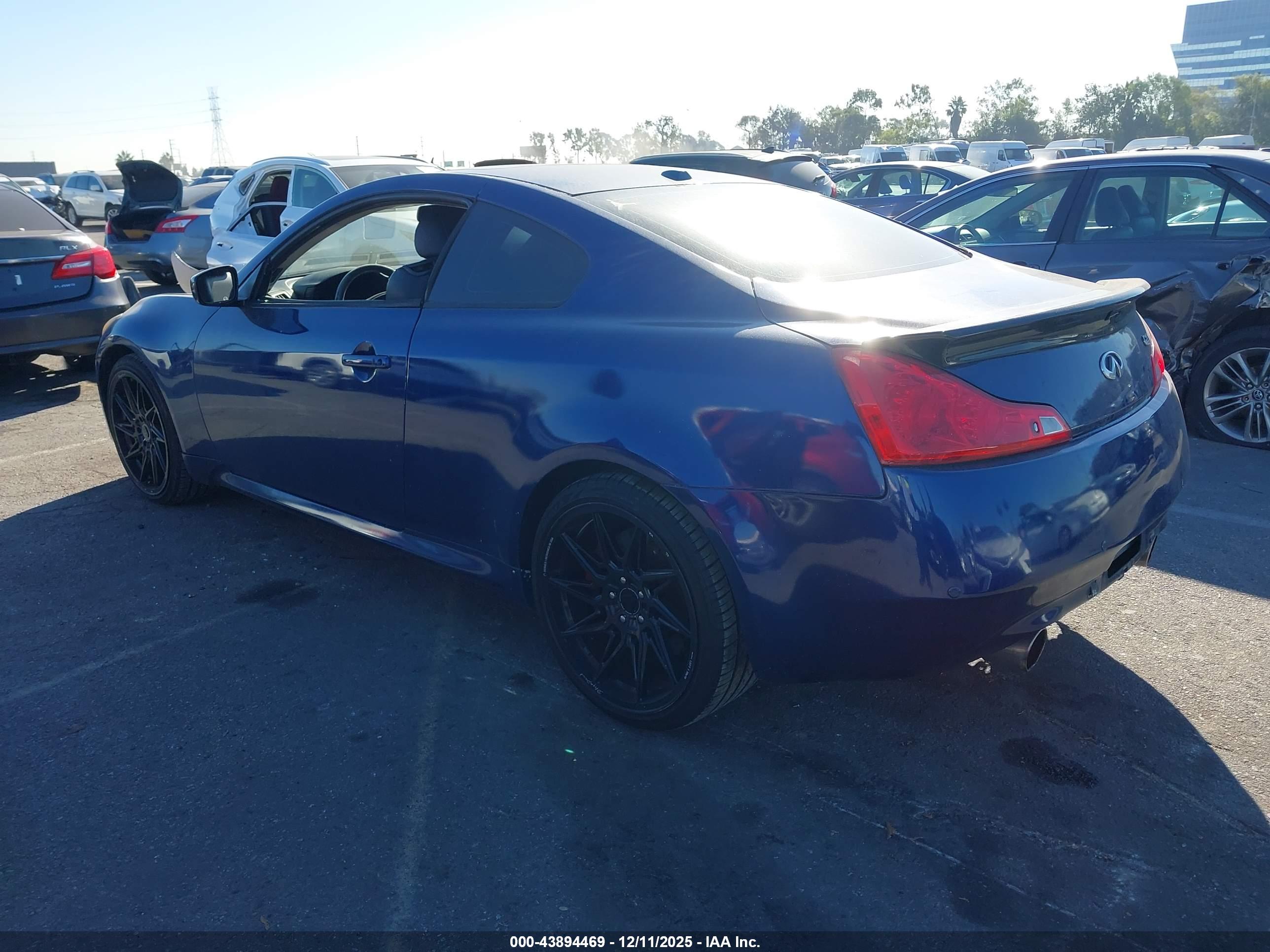 INFINITI G37 image 3