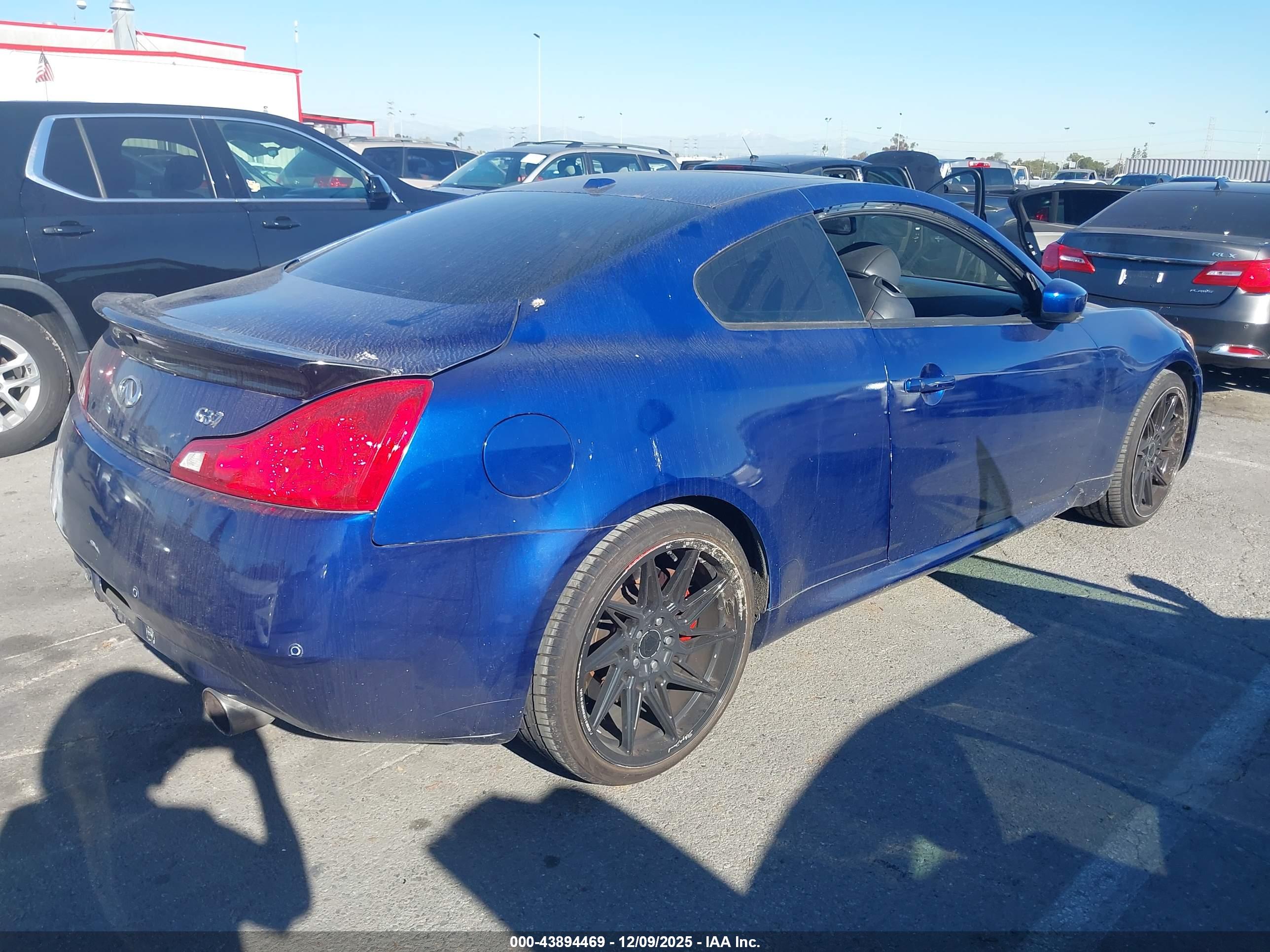 INFINITI G37 image 4