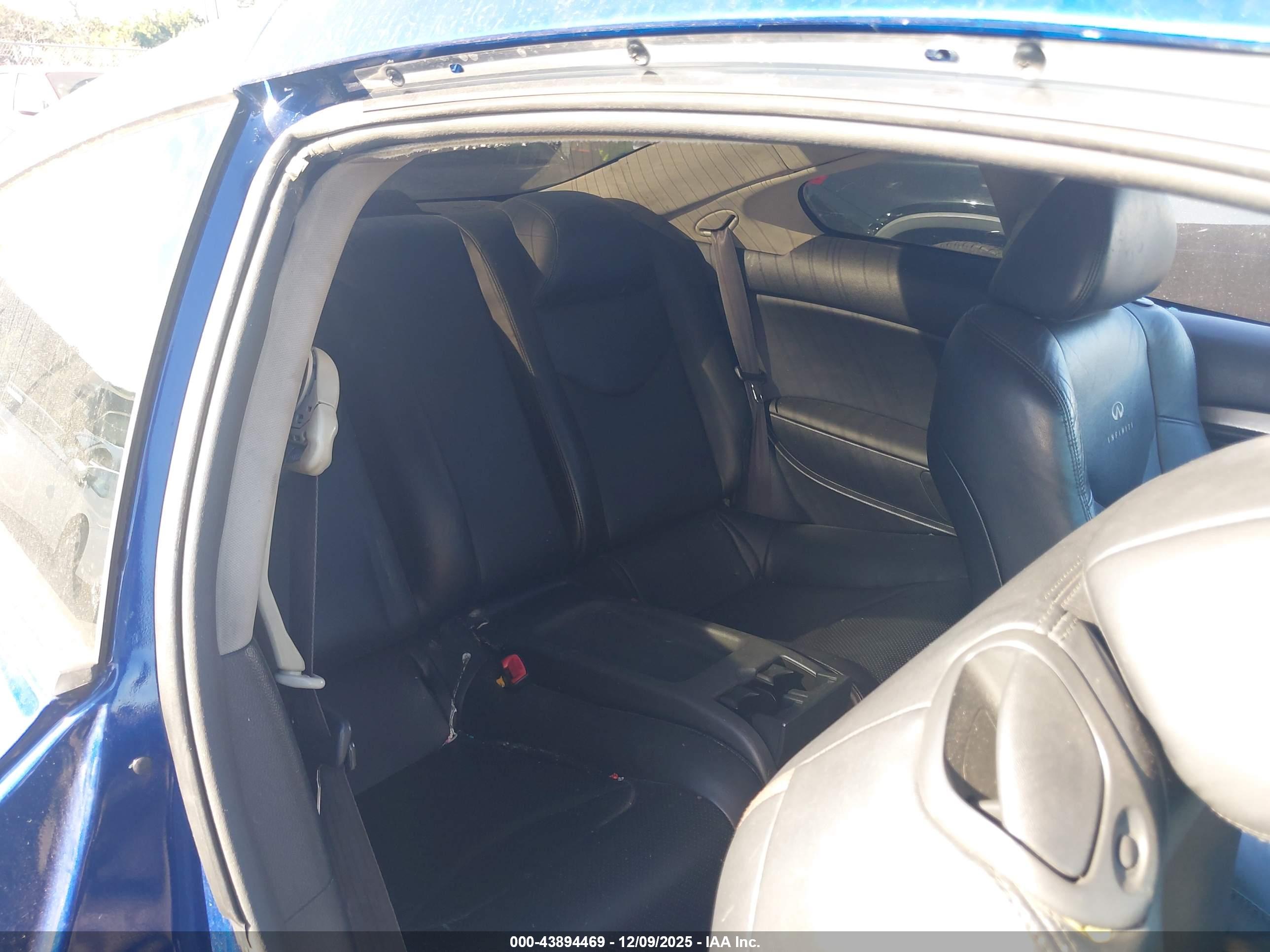 INFINITI G37 image 8