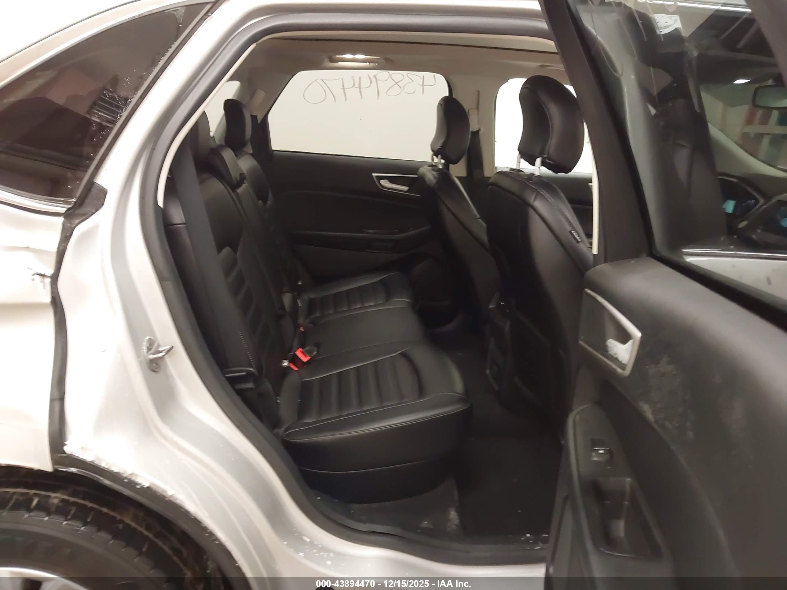 FORD EDGE image 8