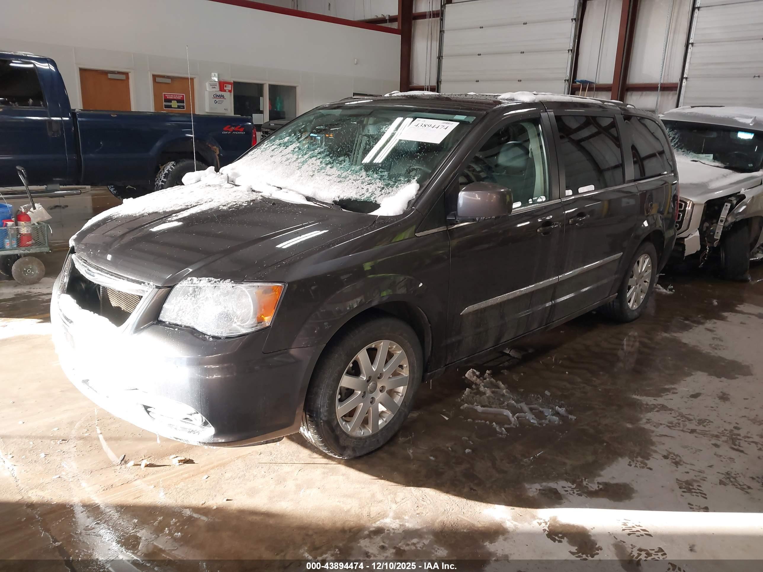 CHRYSLER TOWN image 2