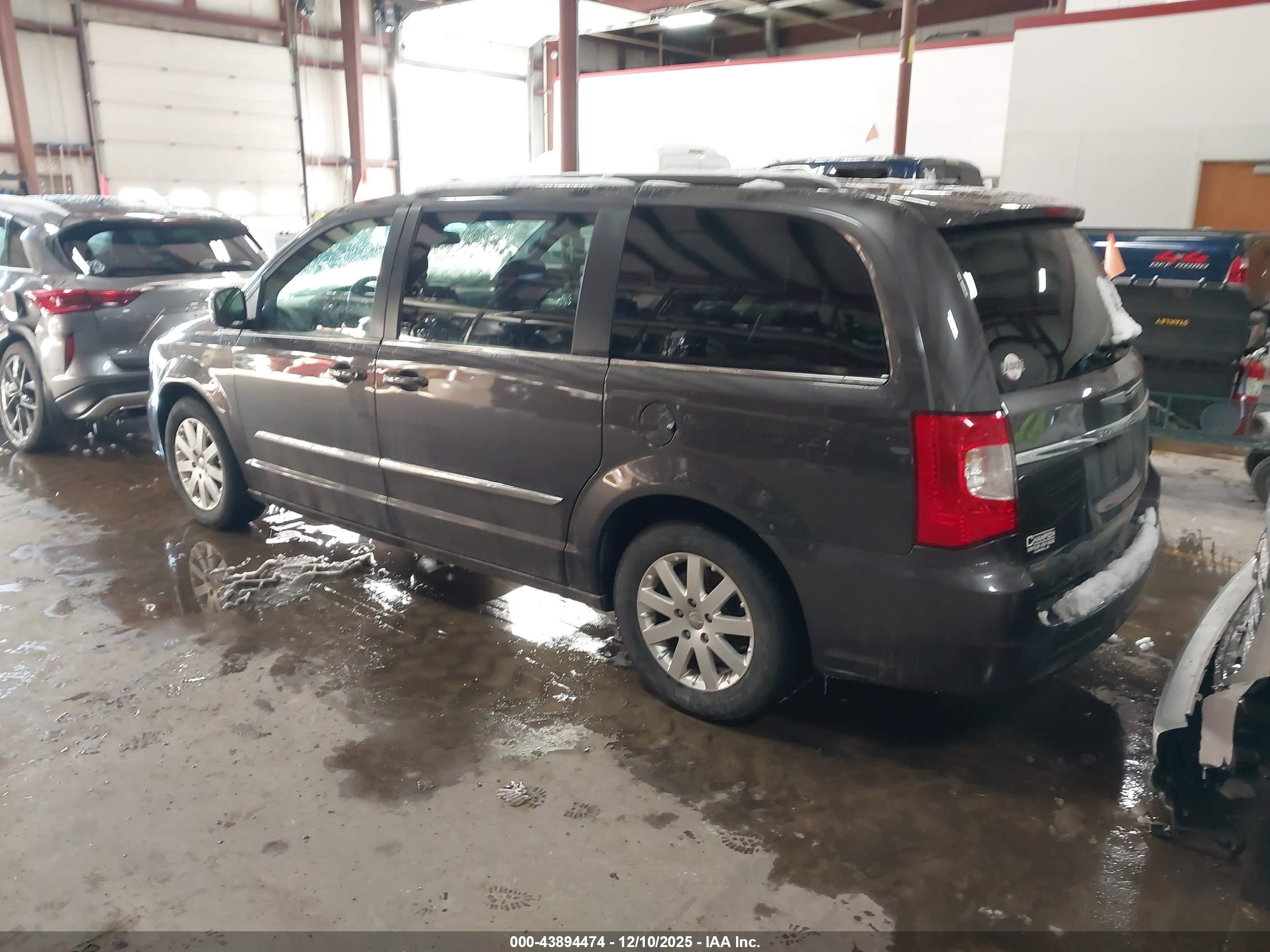 CHRYSLER TOWN image 3