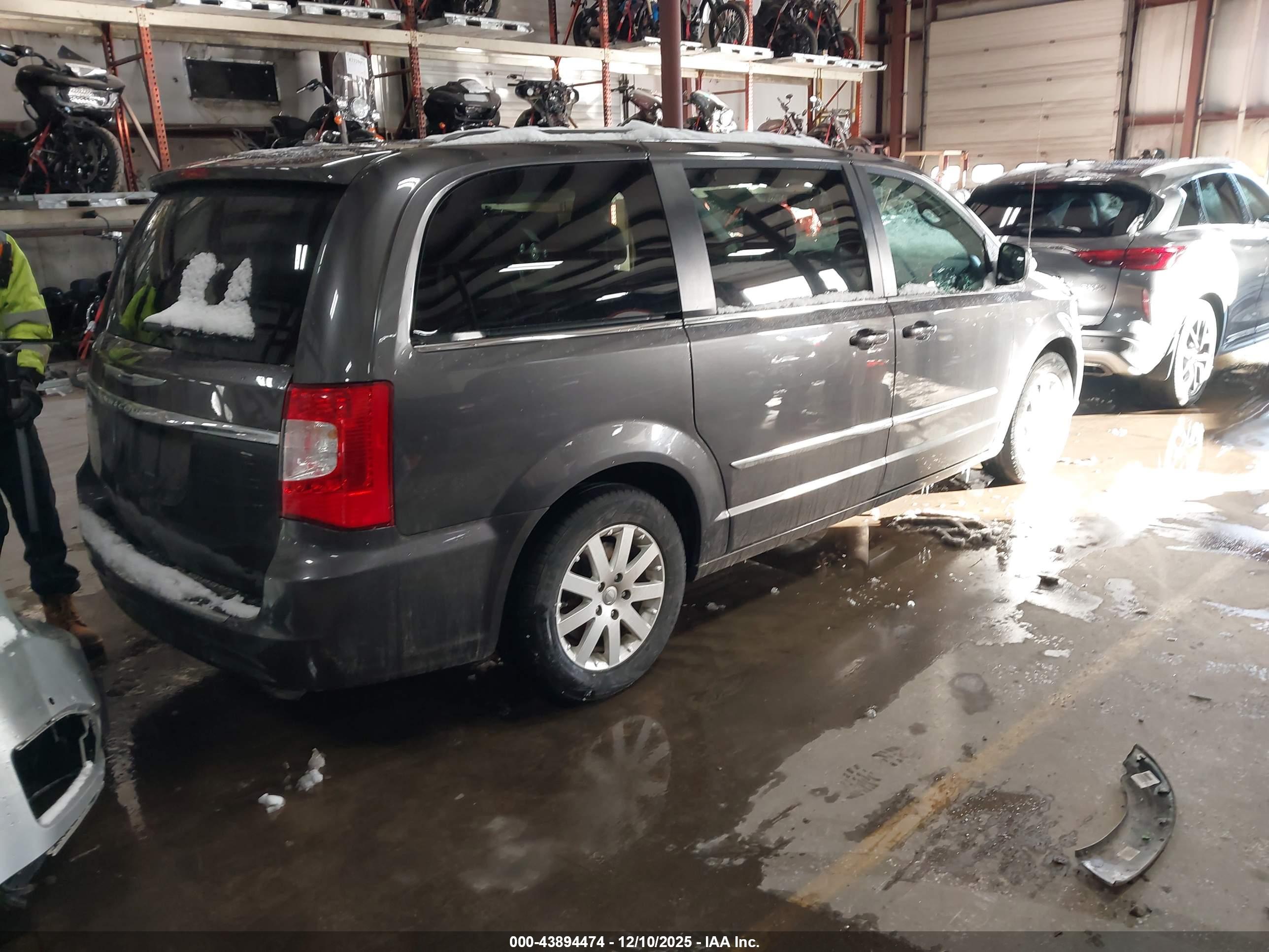 CHRYSLER TOWN image 4