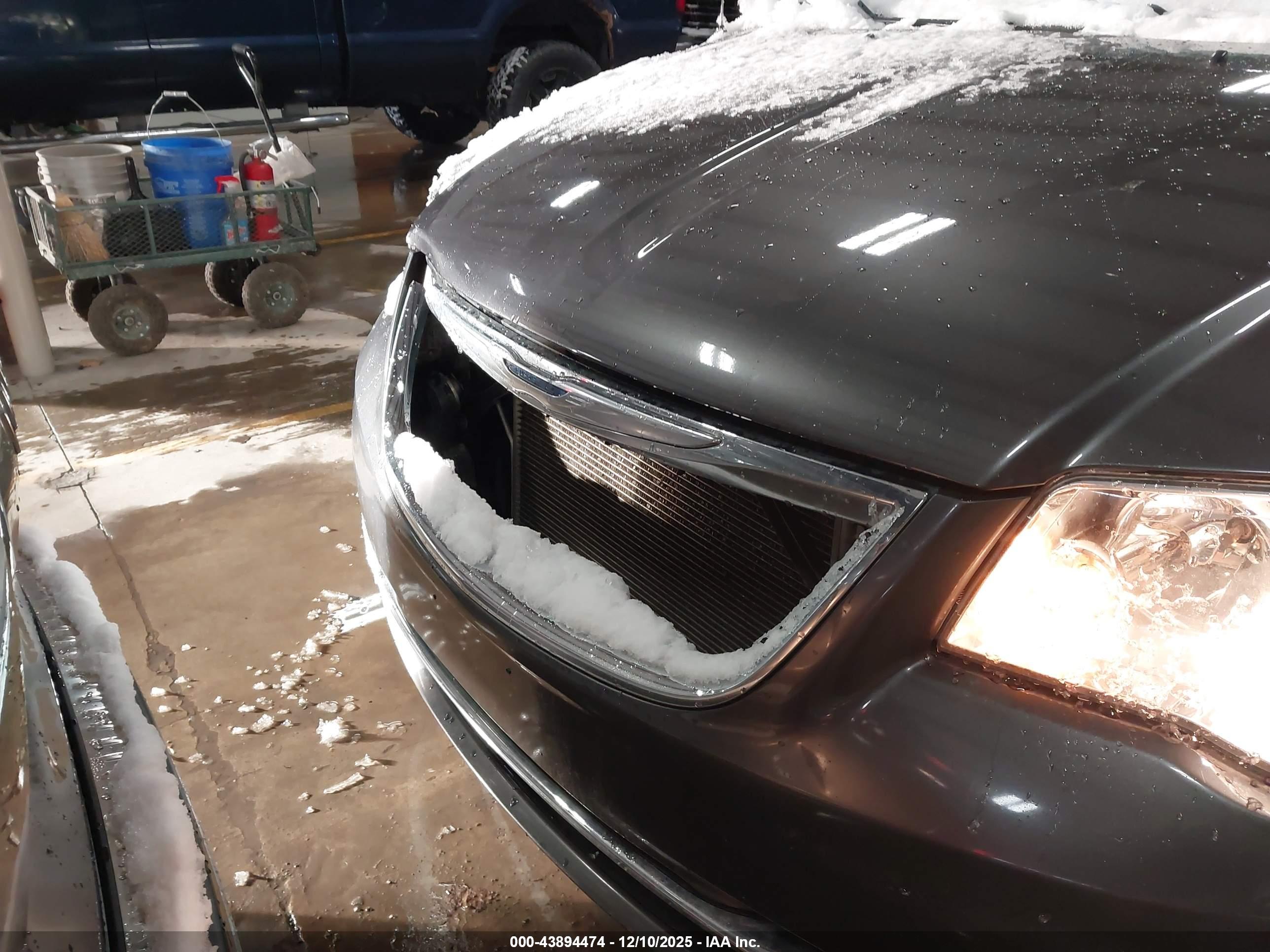 CHRYSLER TOWN image 6