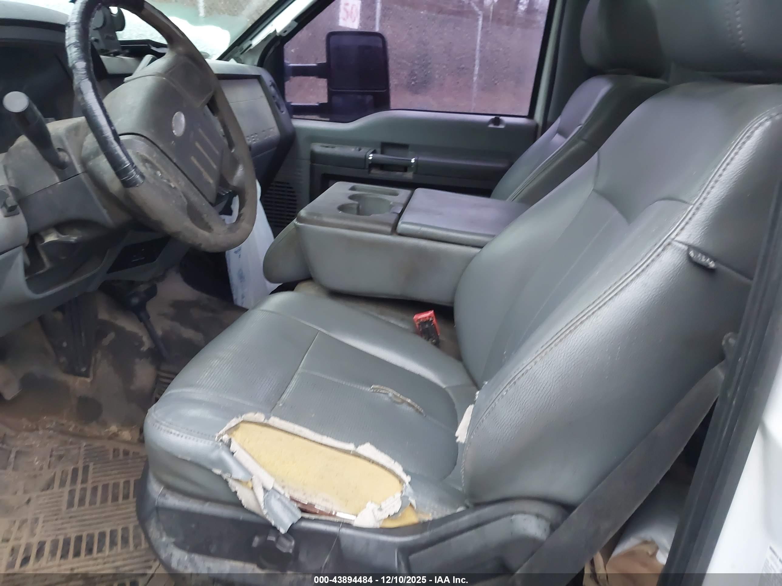 FORD F-550 image 7