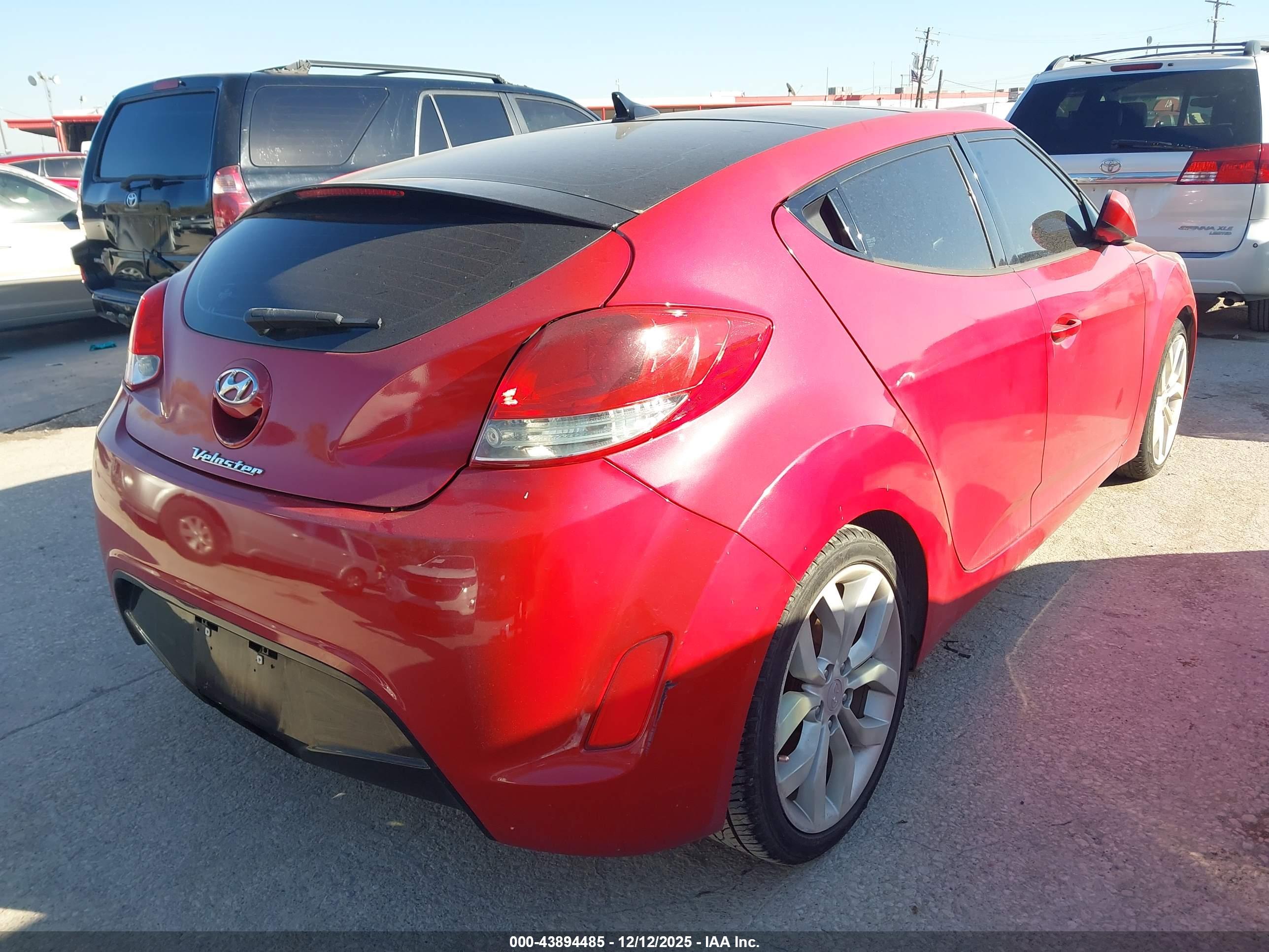 HYUNDAI VELOSTER image 4