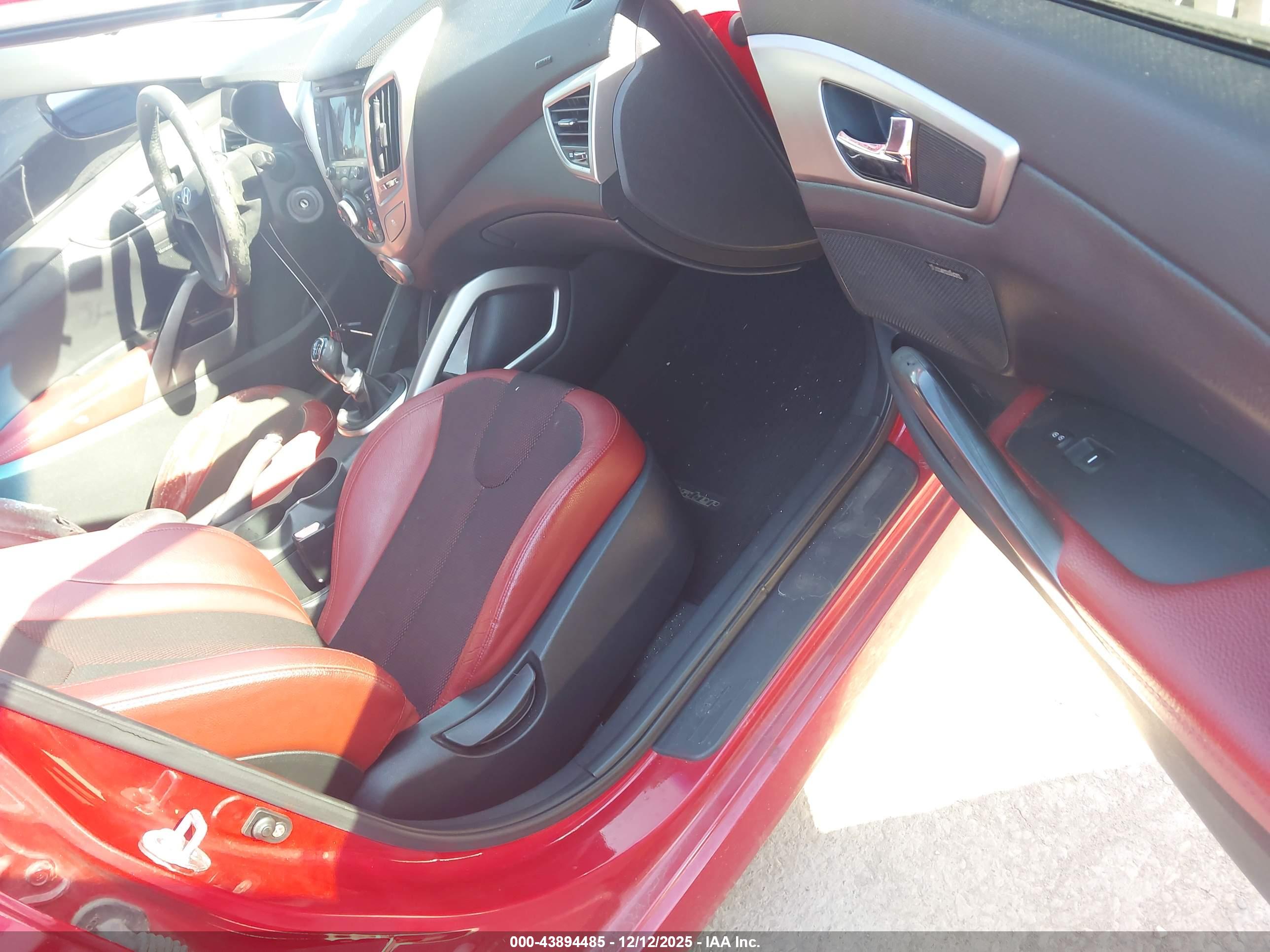 HYUNDAI VELOSTER image 5