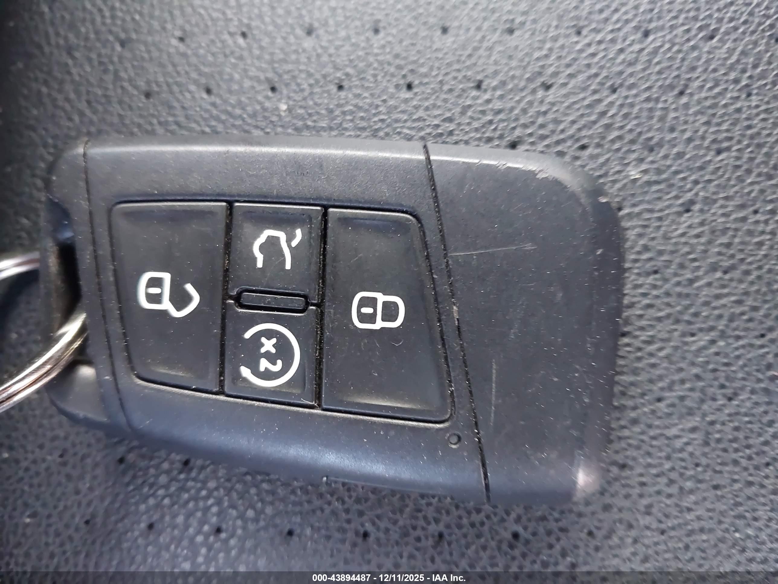 VOLKSWAGEN ATLAS image 11