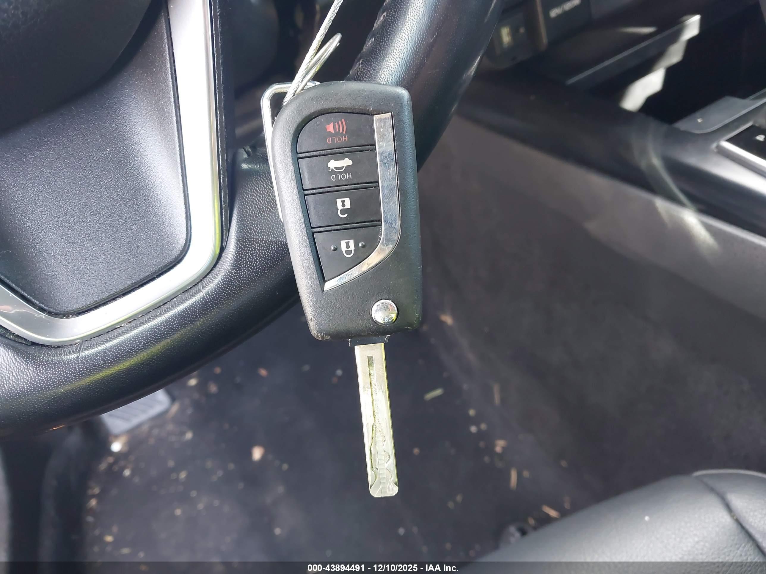 TOYOTA CAMRY image 11