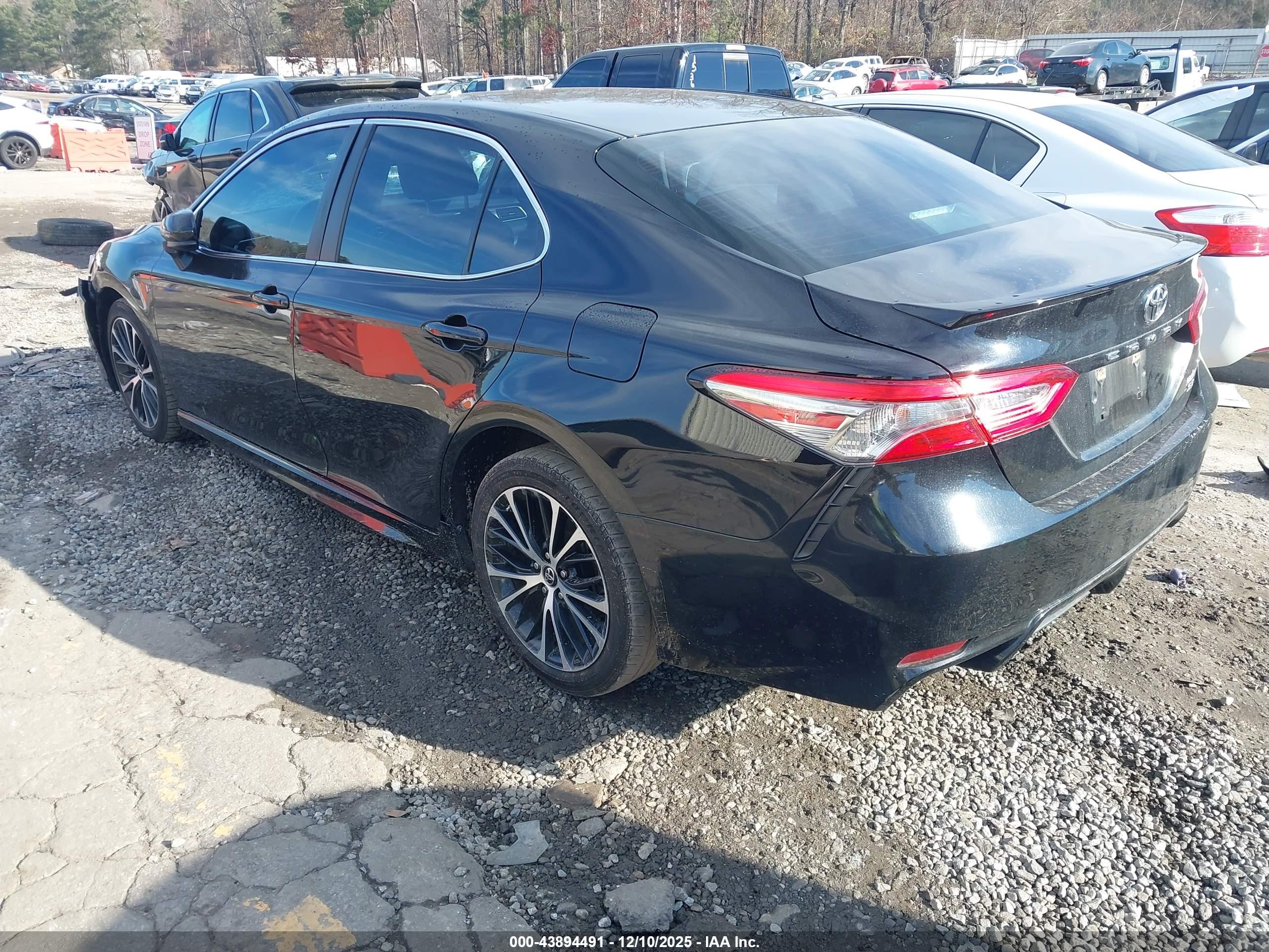 TOYOTA CAMRY image 3