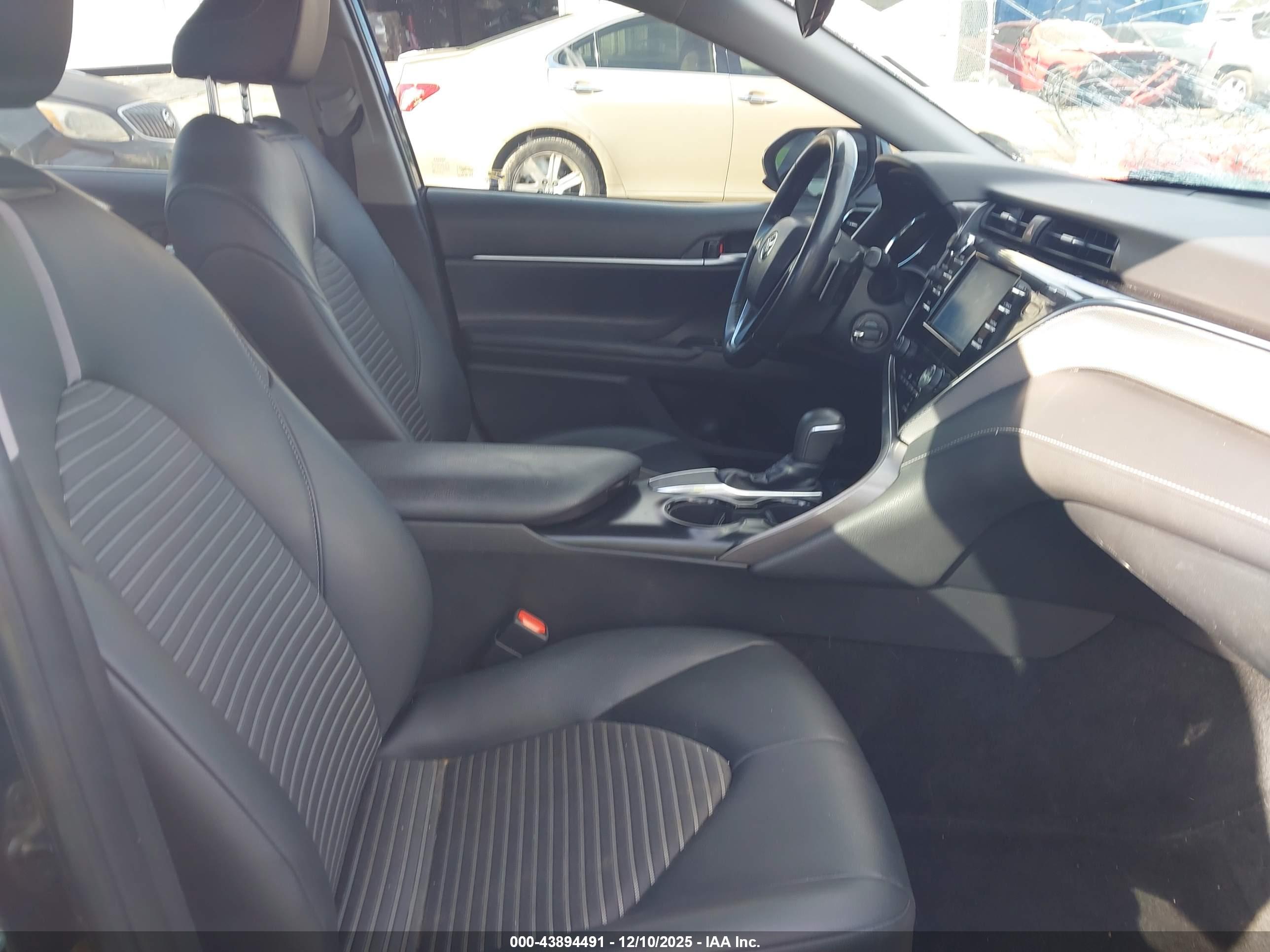 TOYOTA CAMRY image 5