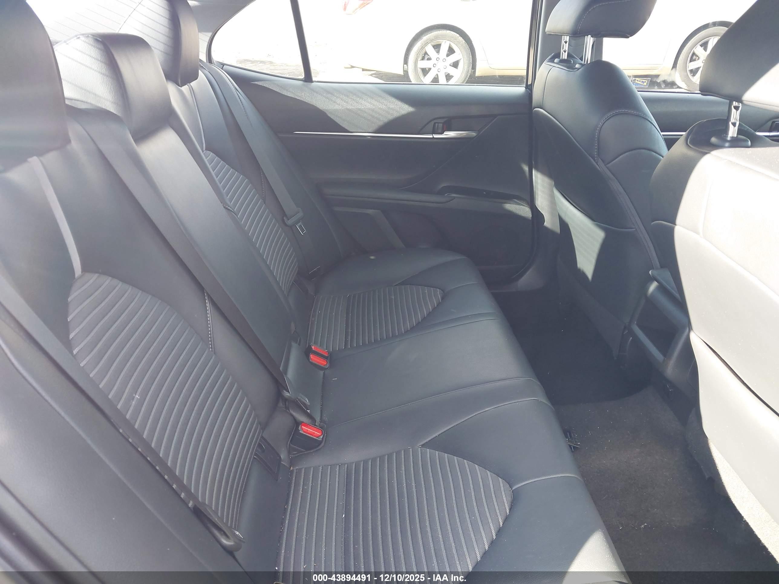 TOYOTA CAMRY image 8