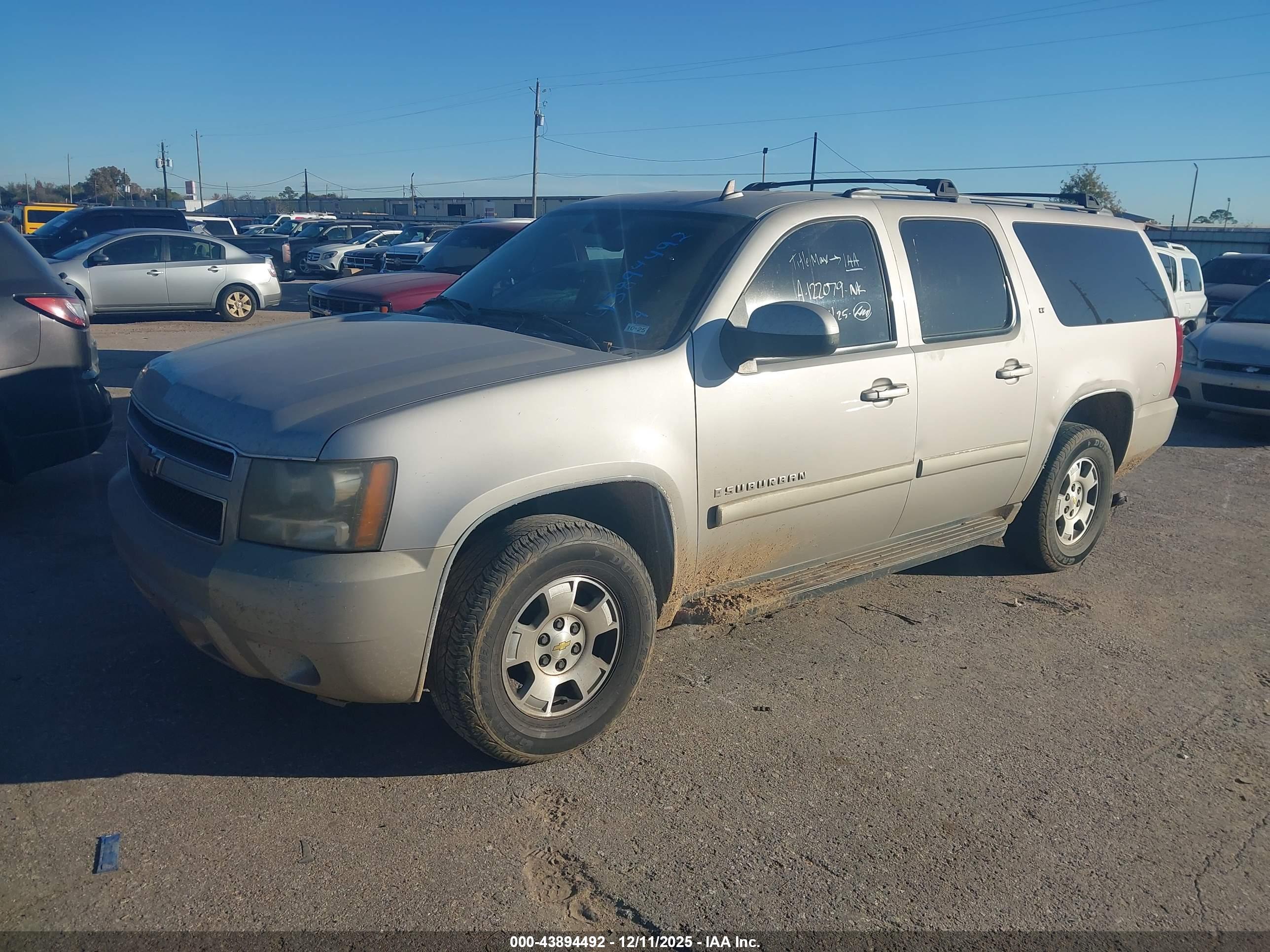 CHEVROLET SUBURBAN image 2