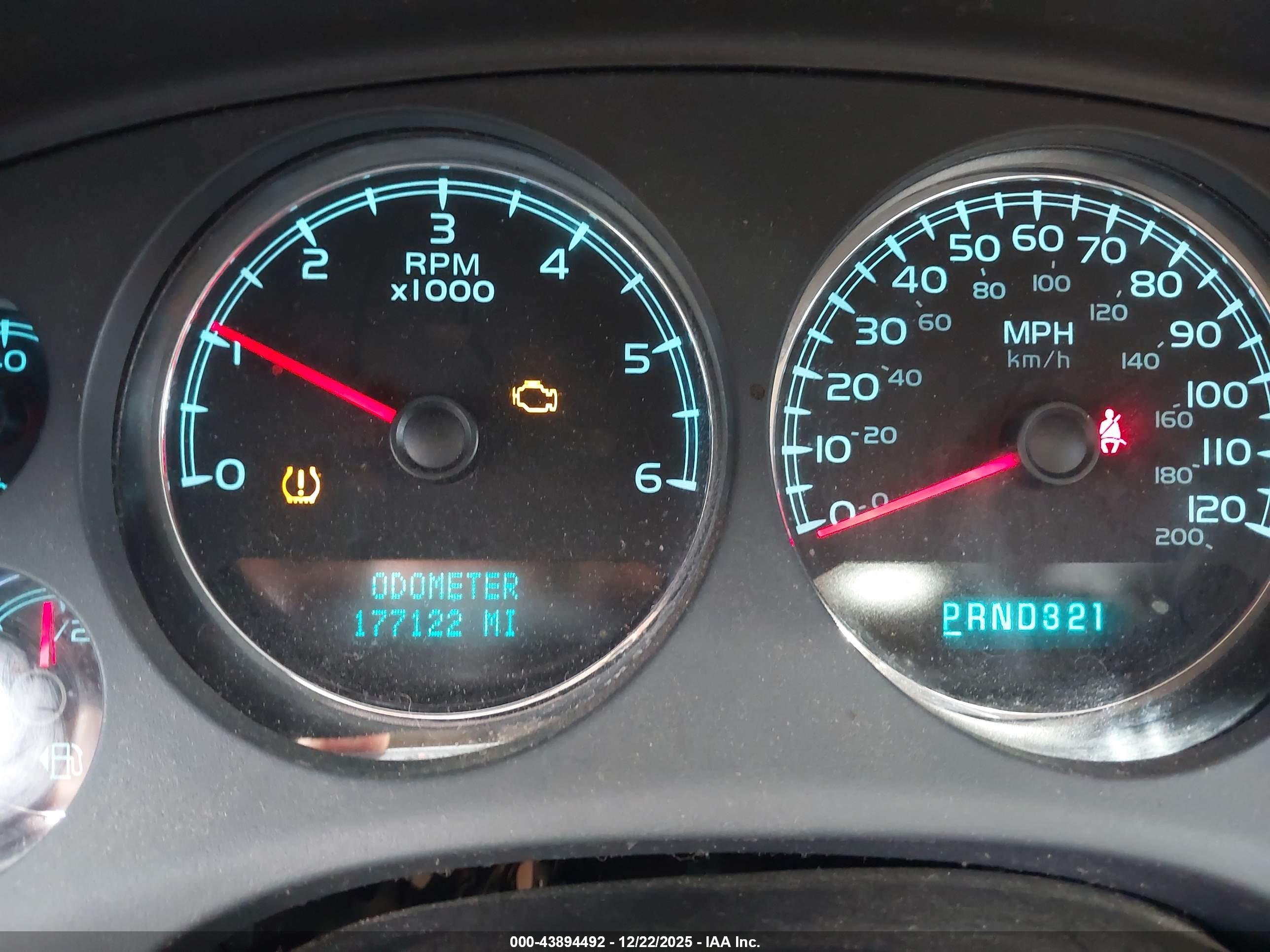 CHEVROLET SUBURBAN image 7