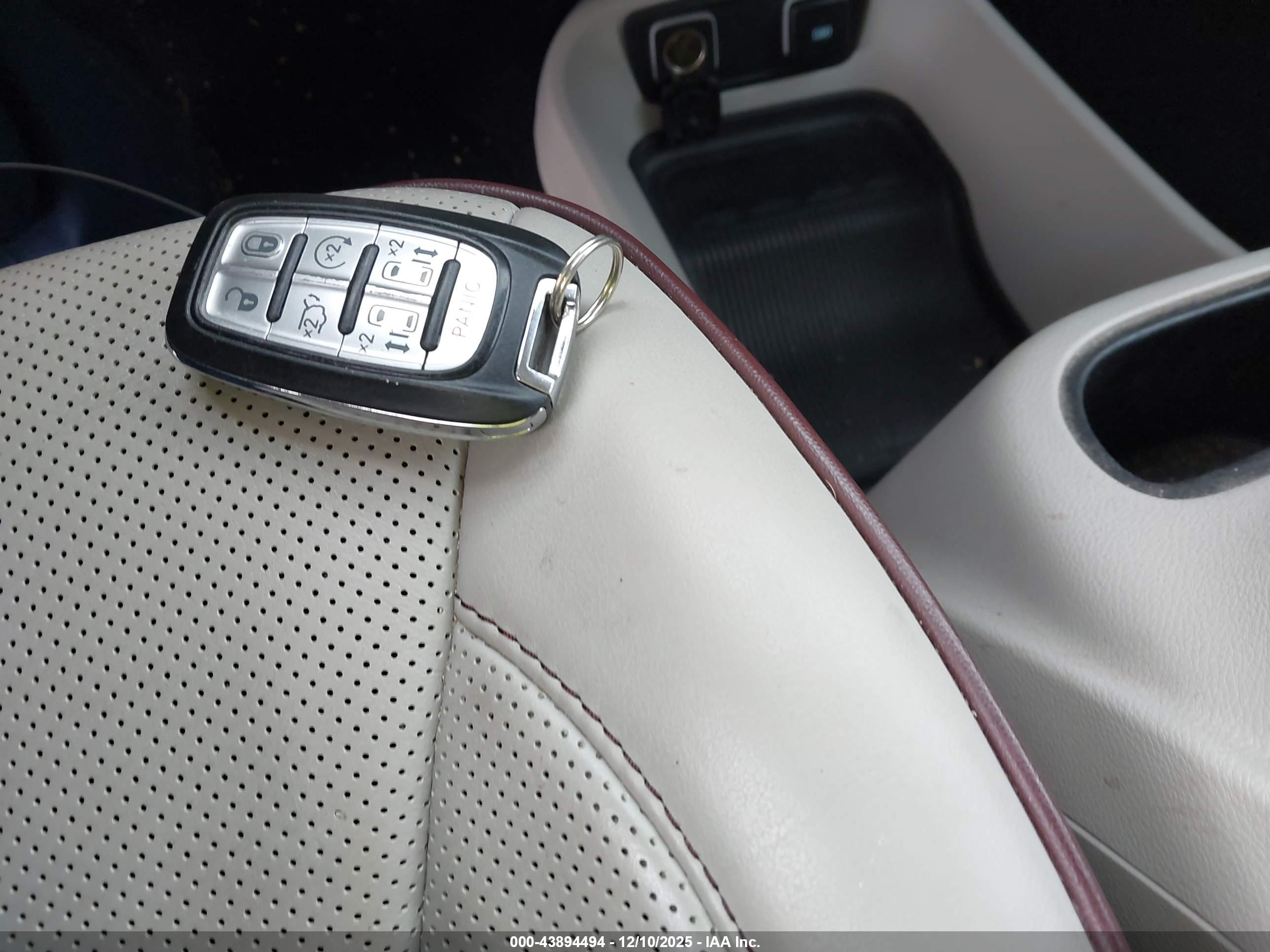 CHRYSLER PACIFICA image 11