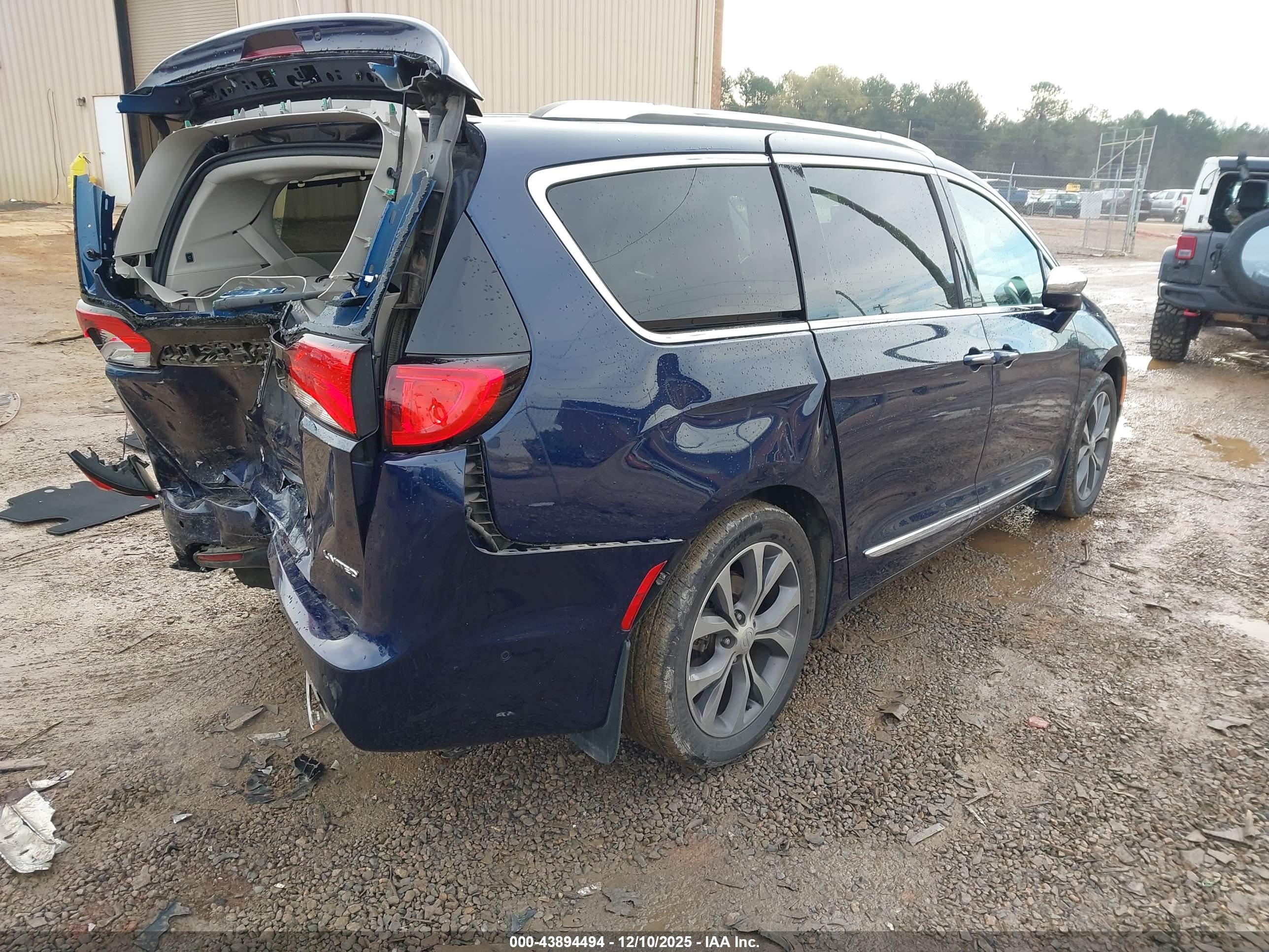 CHRYSLER PACIFICA image 4