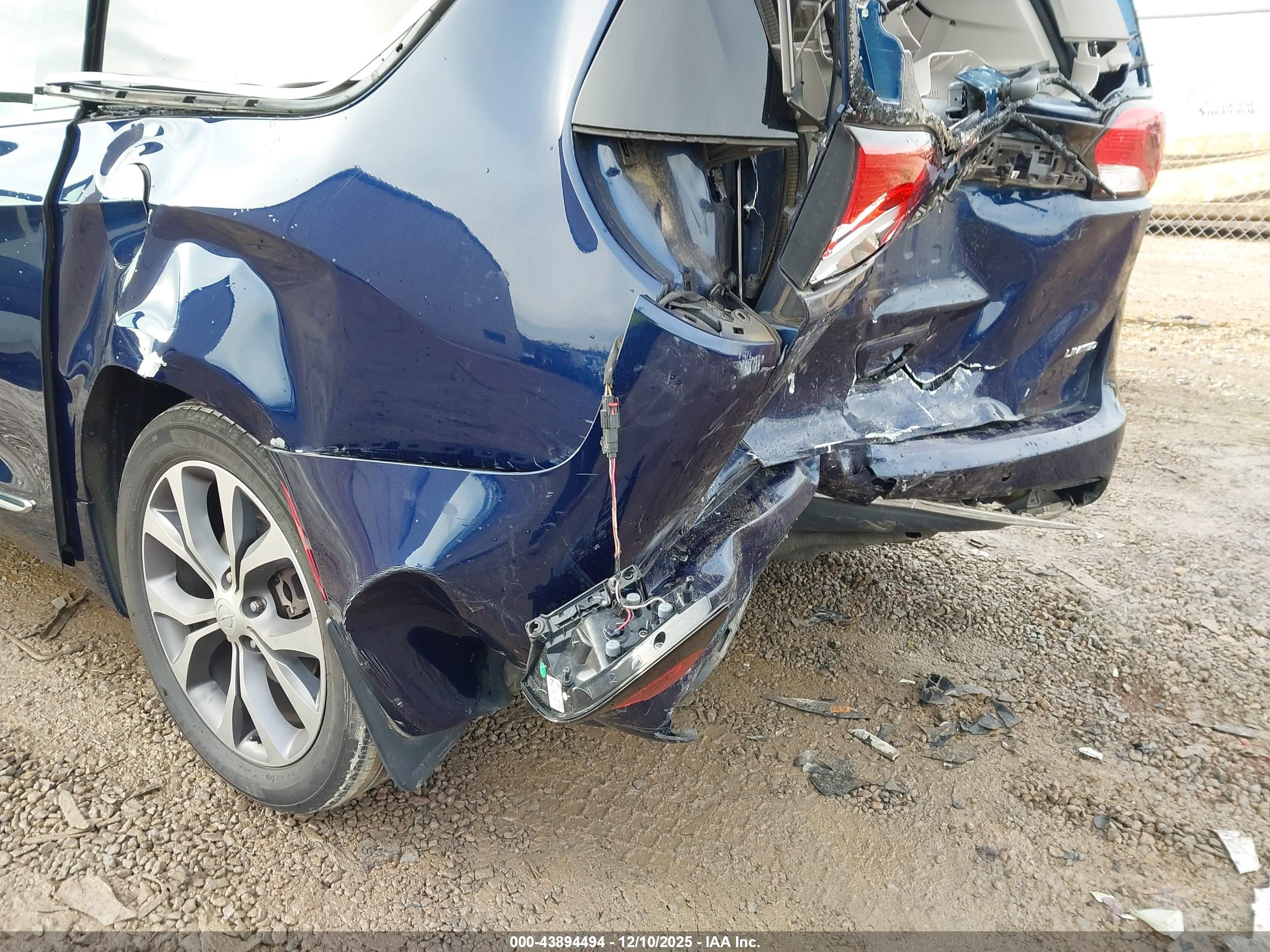 CHRYSLER PACIFICA image 6