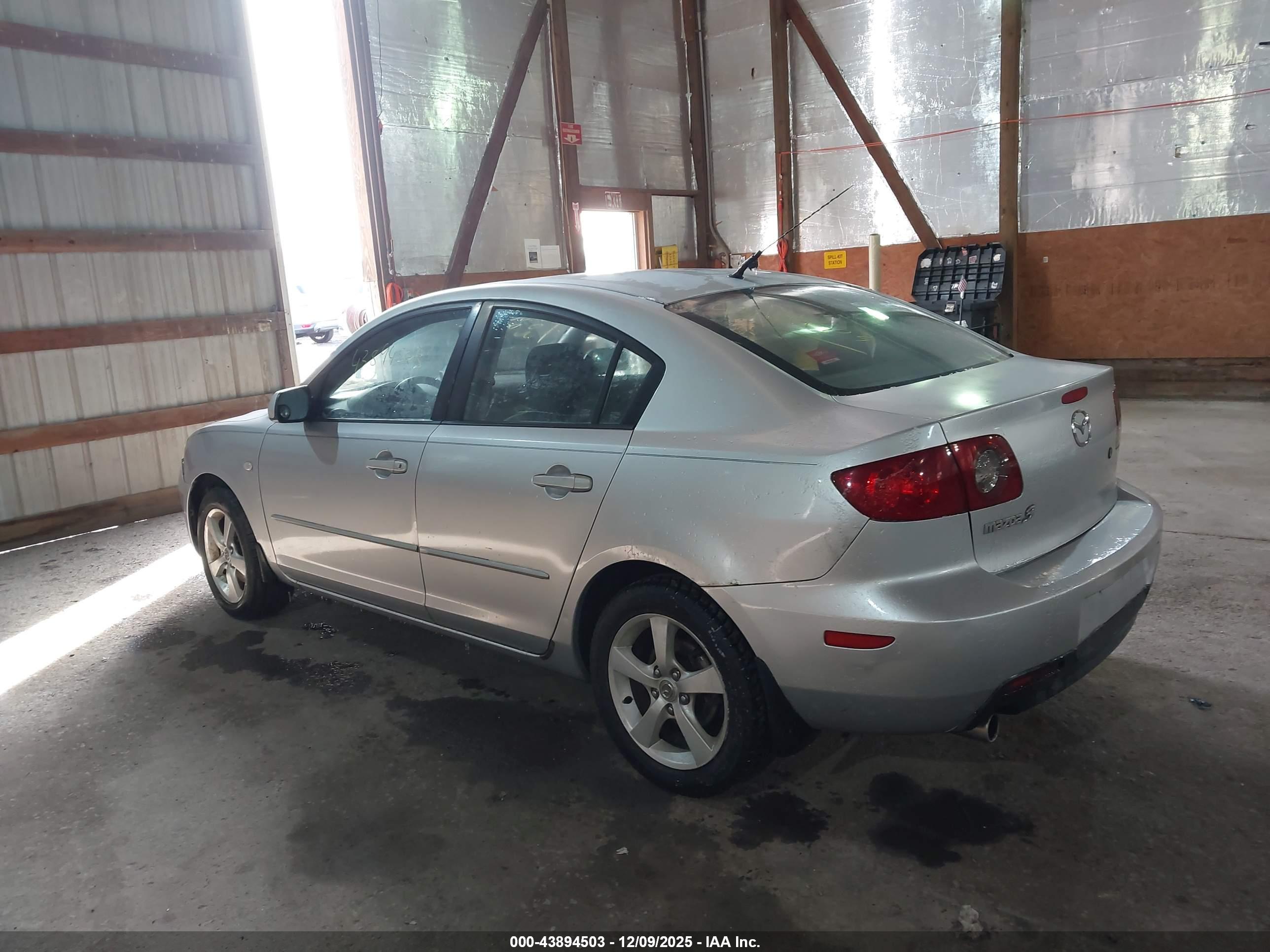 MAZDA MAZDA3 image 3