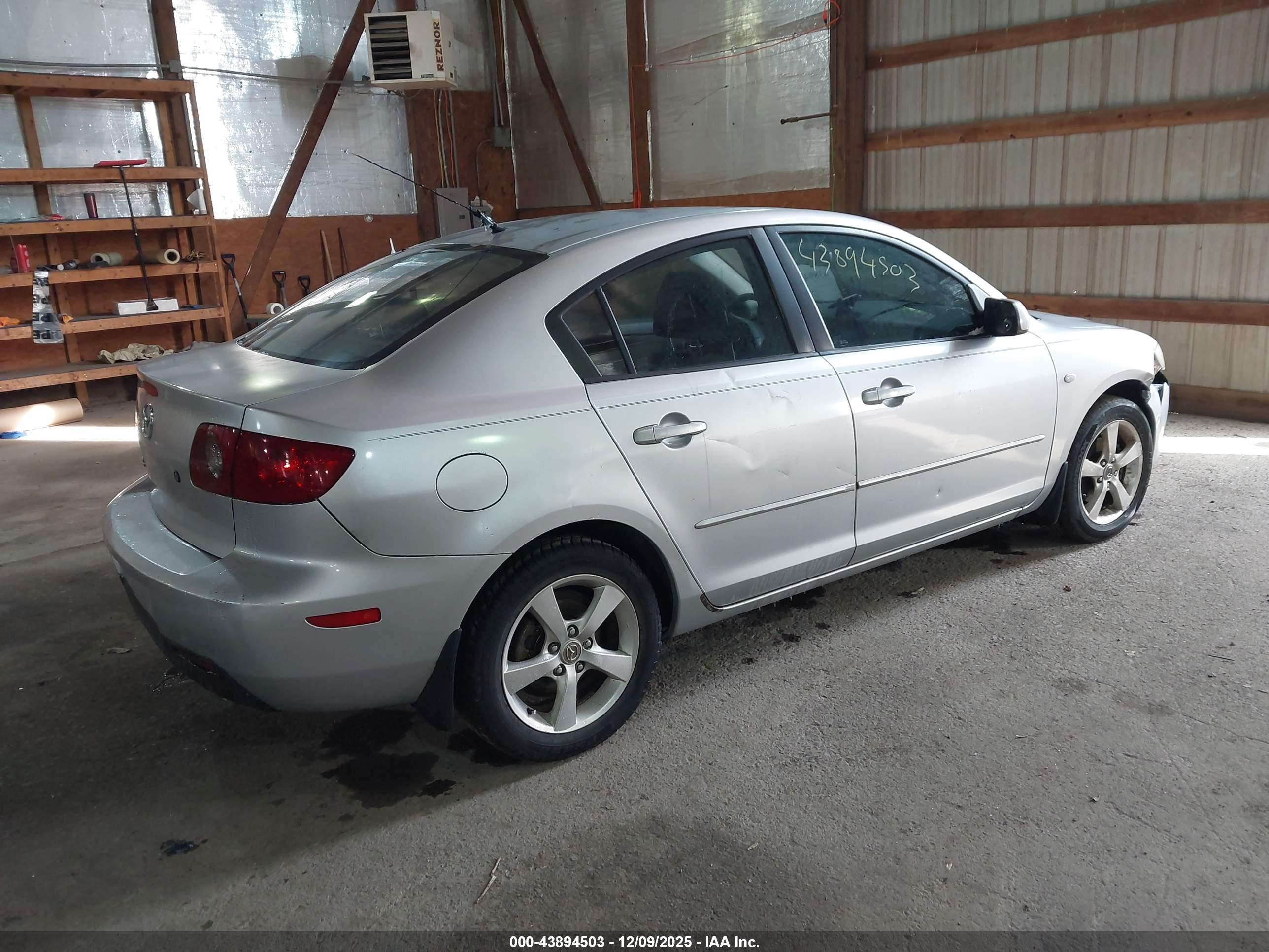 MAZDA MAZDA3 image 4