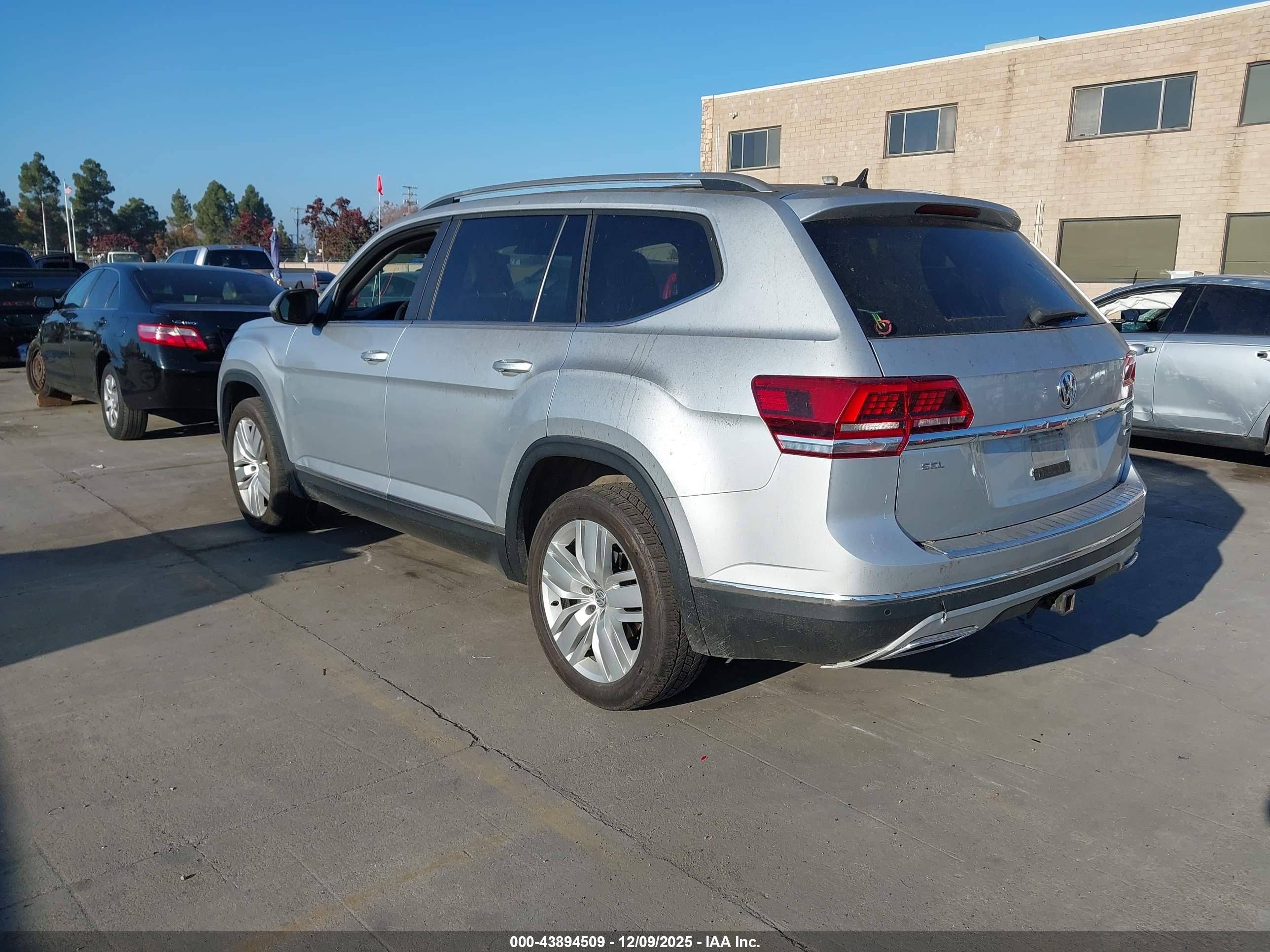 VOLKSWAGEN ATLAS image 3