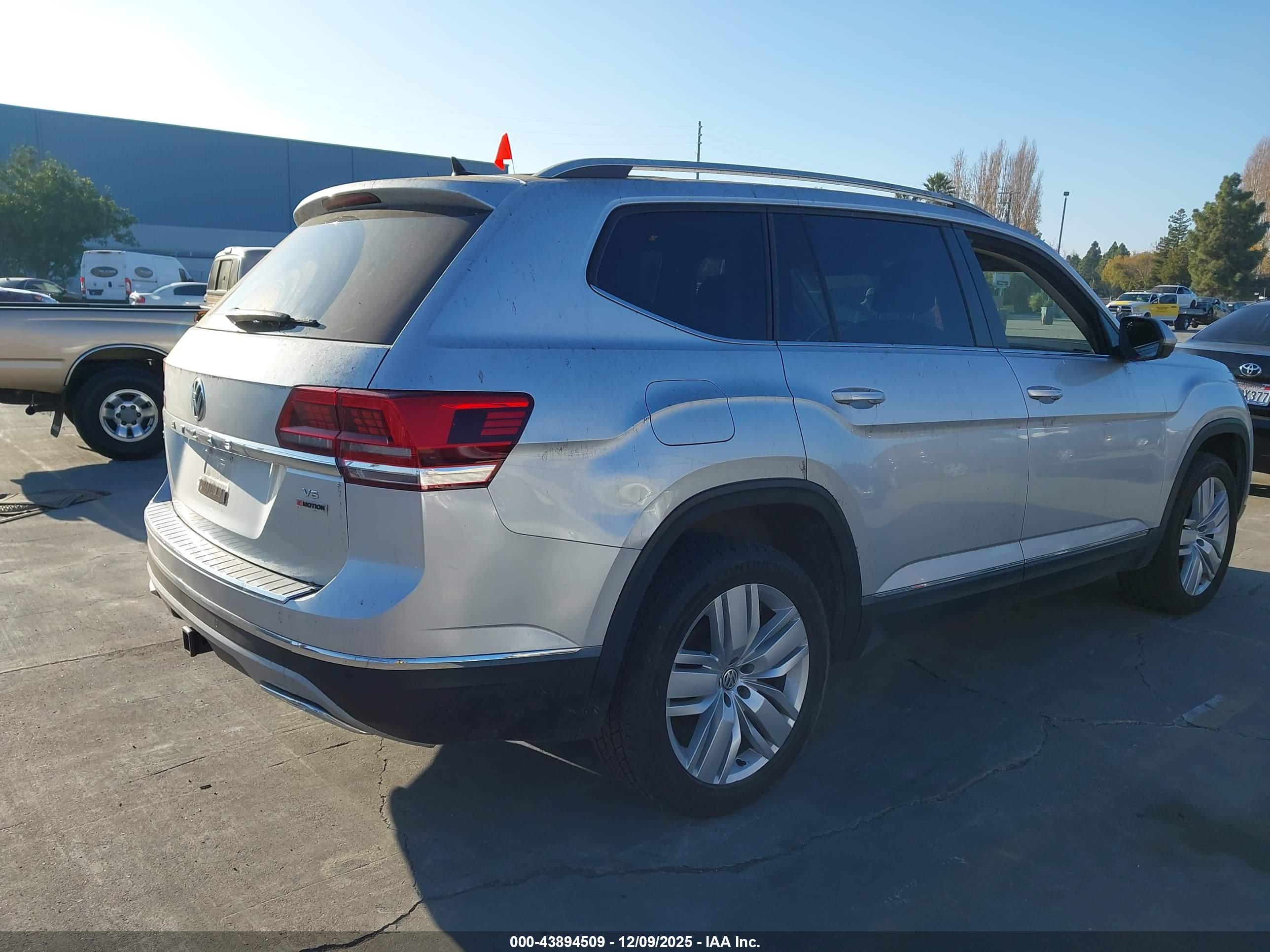 VOLKSWAGEN ATLAS image 6