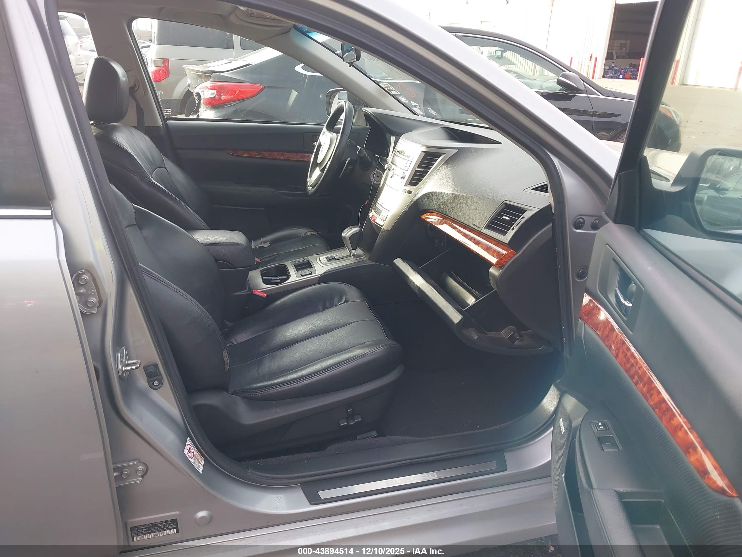 SUBARU LEGACY image 5