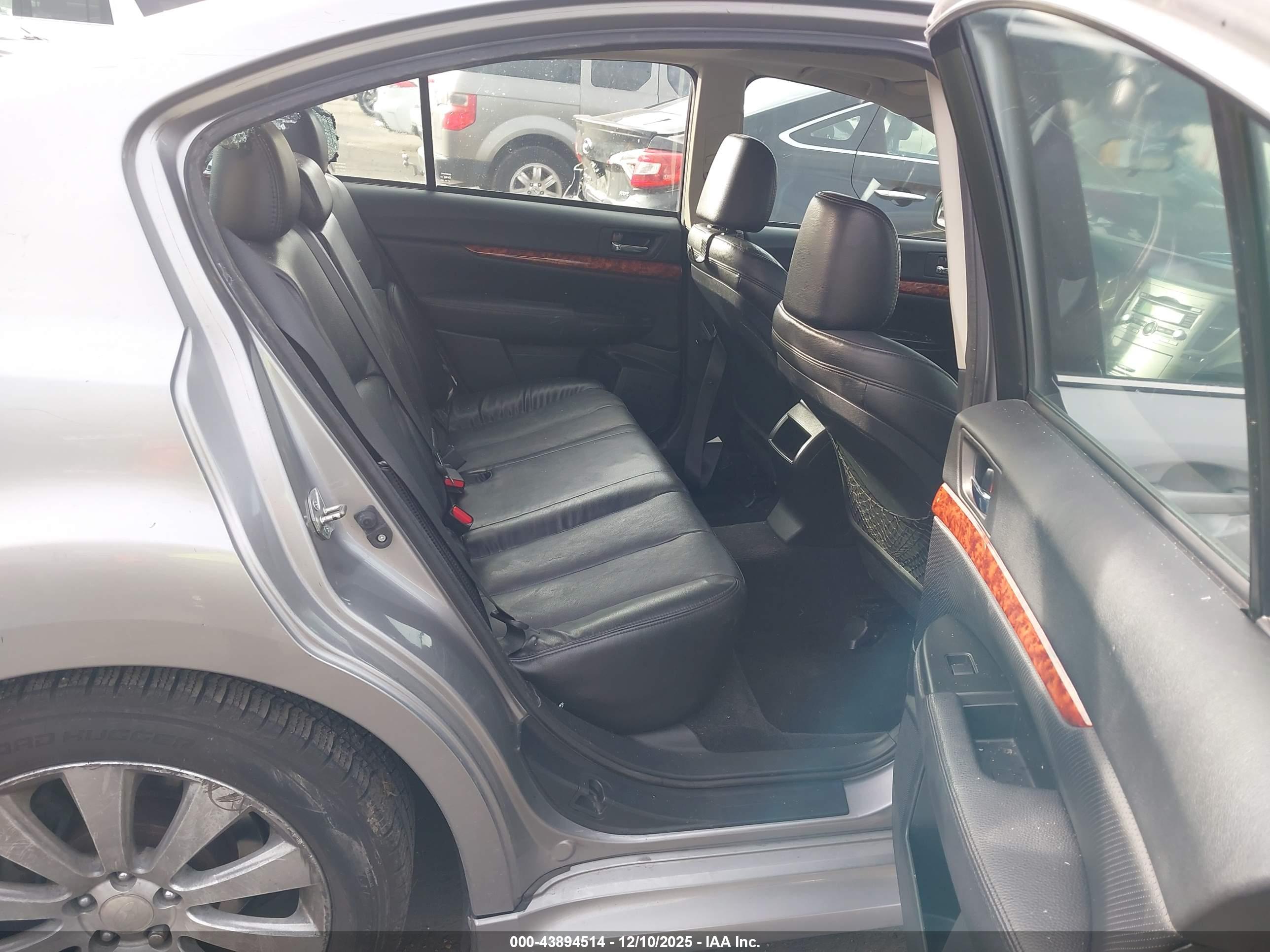 SUBARU LEGACY image 8