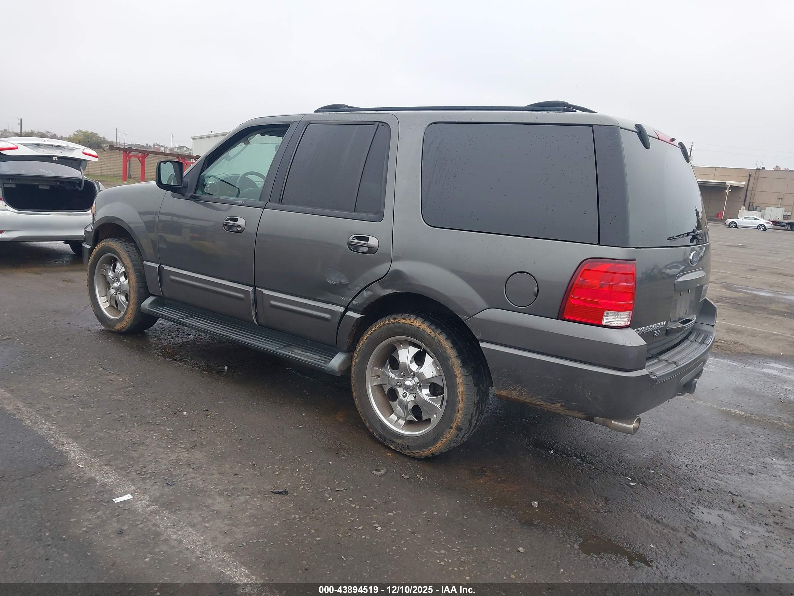 FORD EXPEDITION image 3