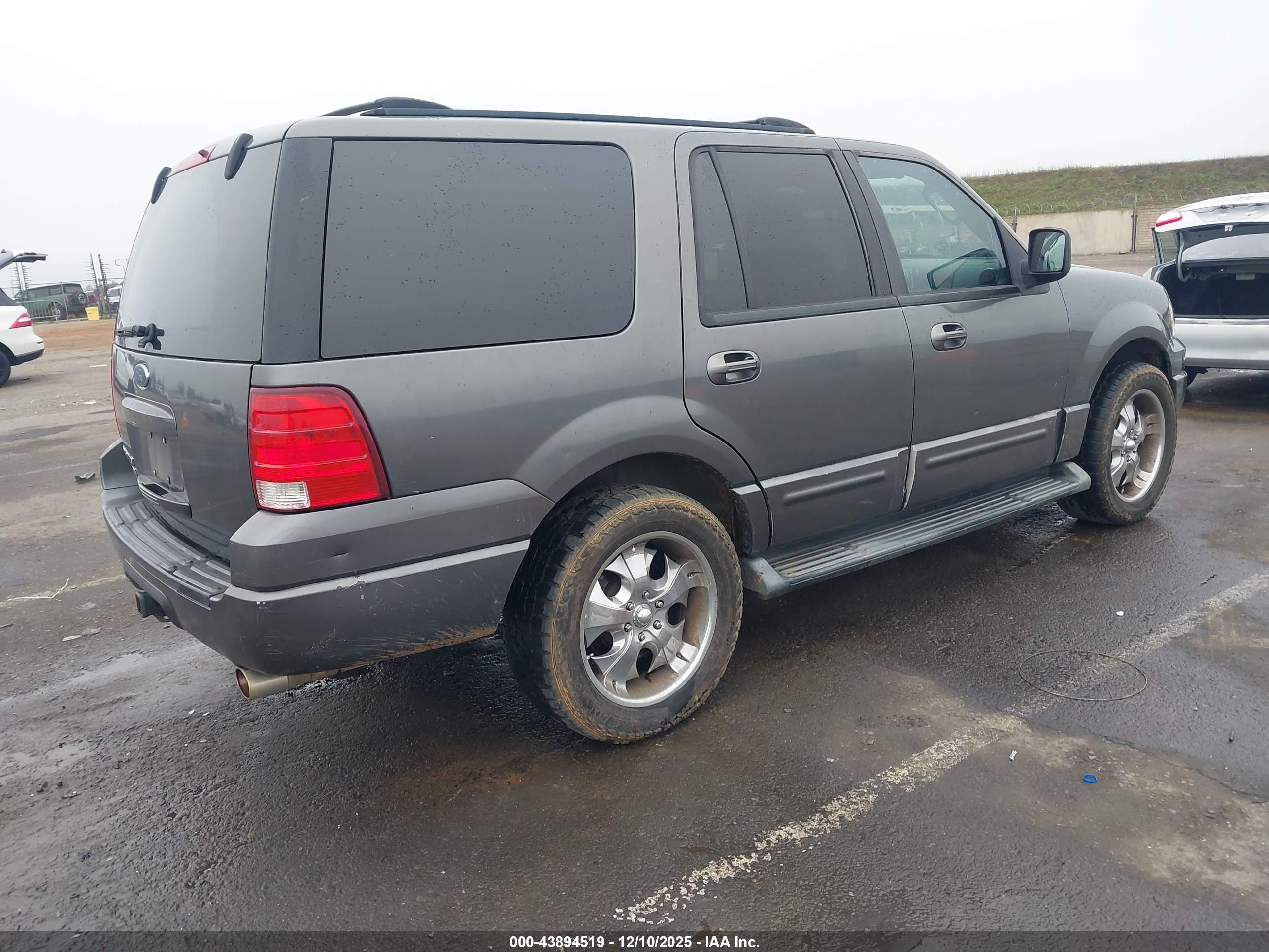 FORD EXPEDITION image 4