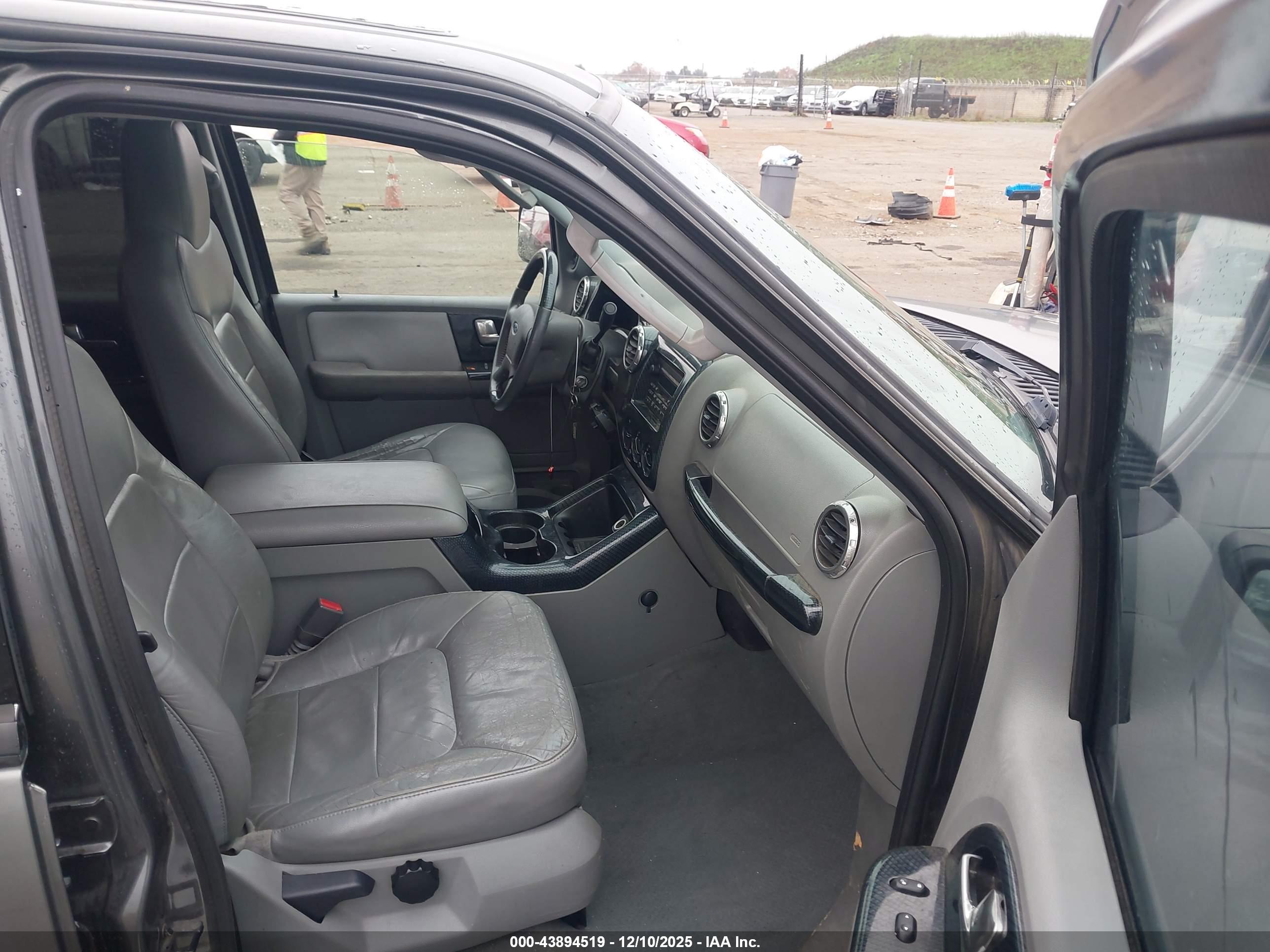 FORD EXPEDITION image 5