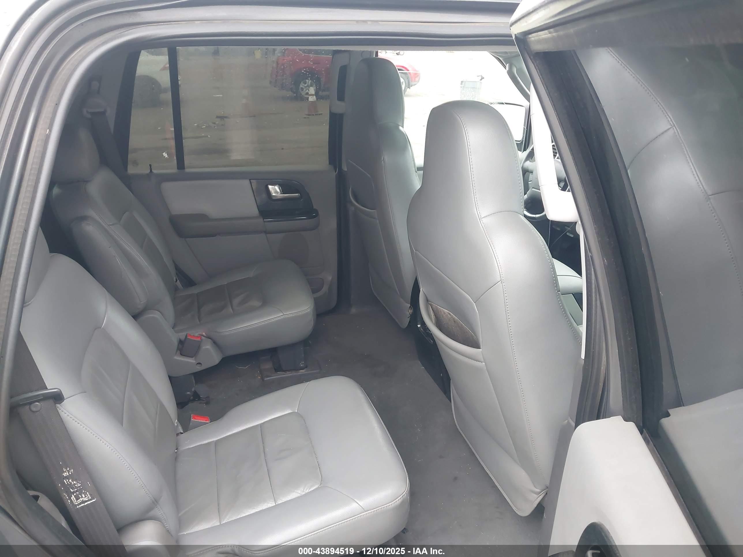 FORD EXPEDITION image 8
