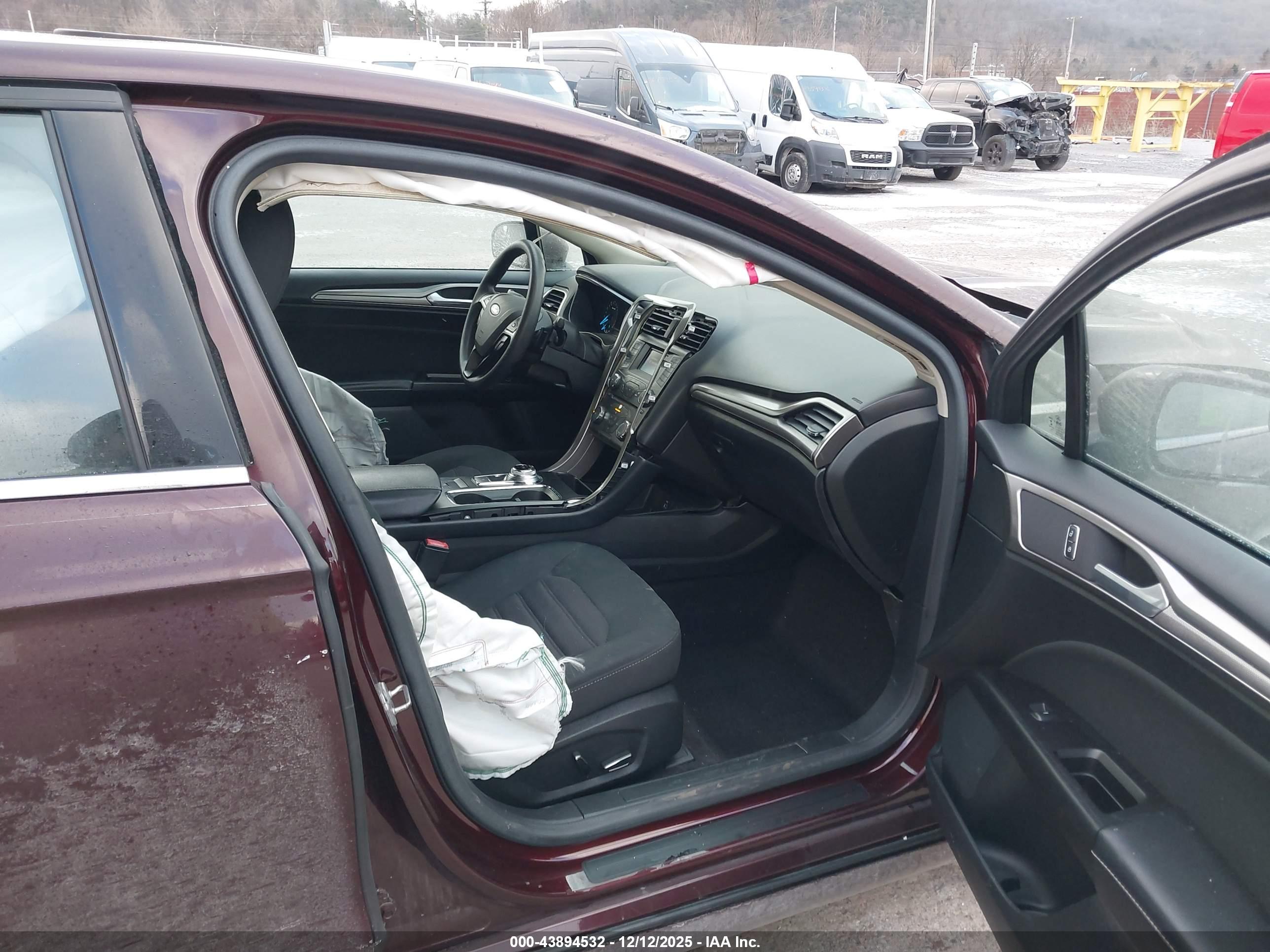 FORD FUSION image 5
