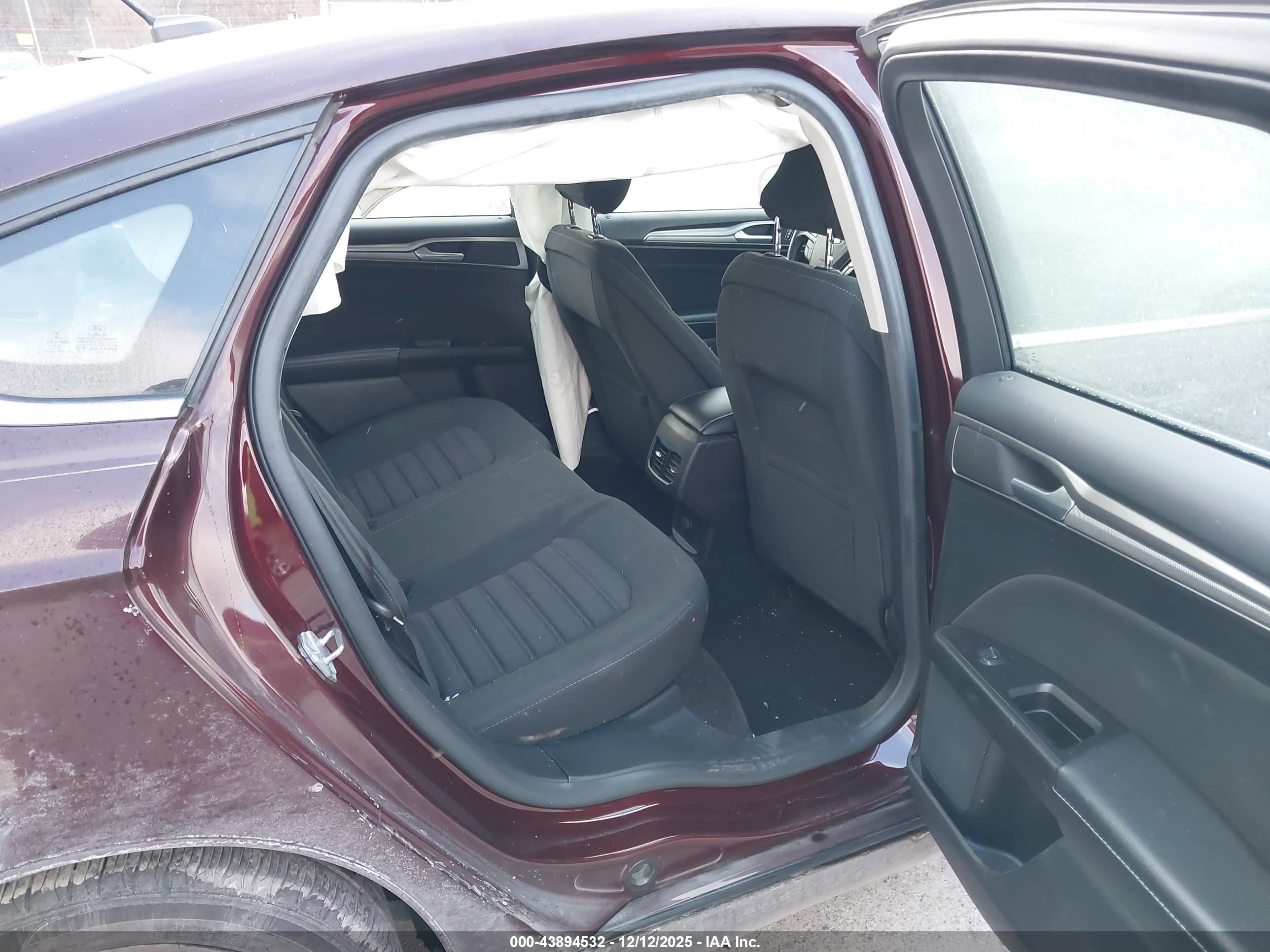 FORD FUSION image 8