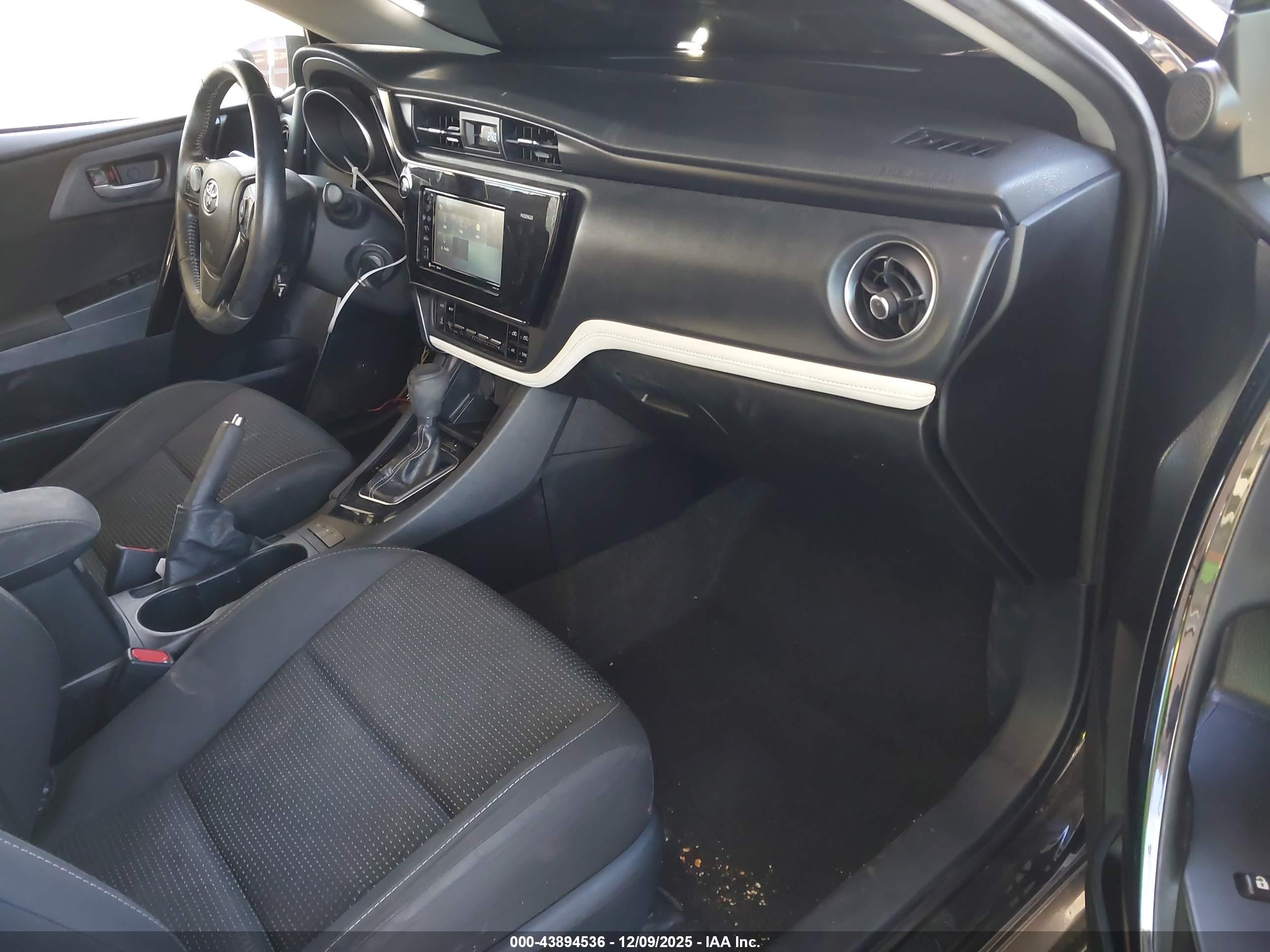 TOYOTA COROLLA image 5
