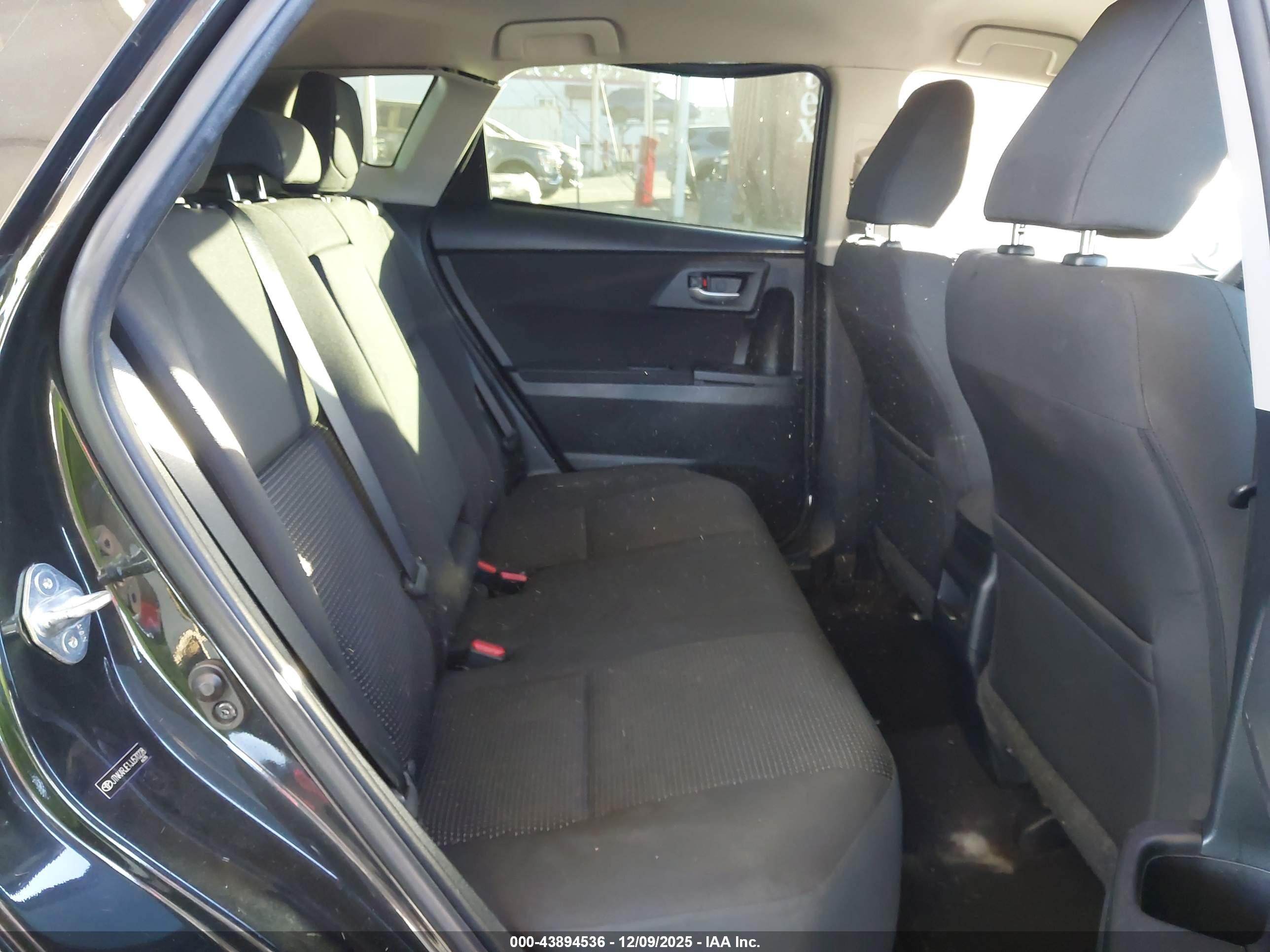TOYOTA COROLLA image 8