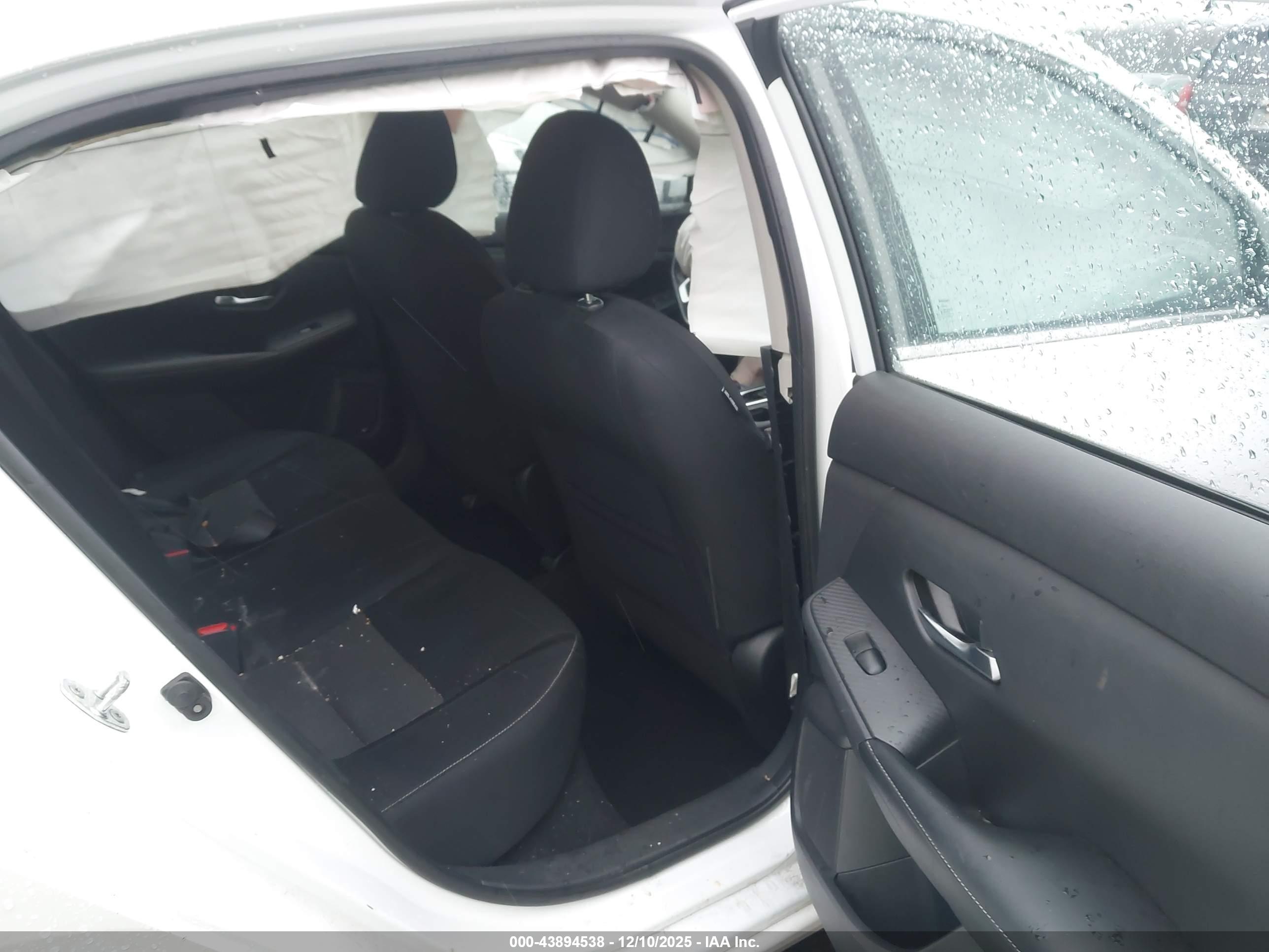 NISSAN SENTRA image 8