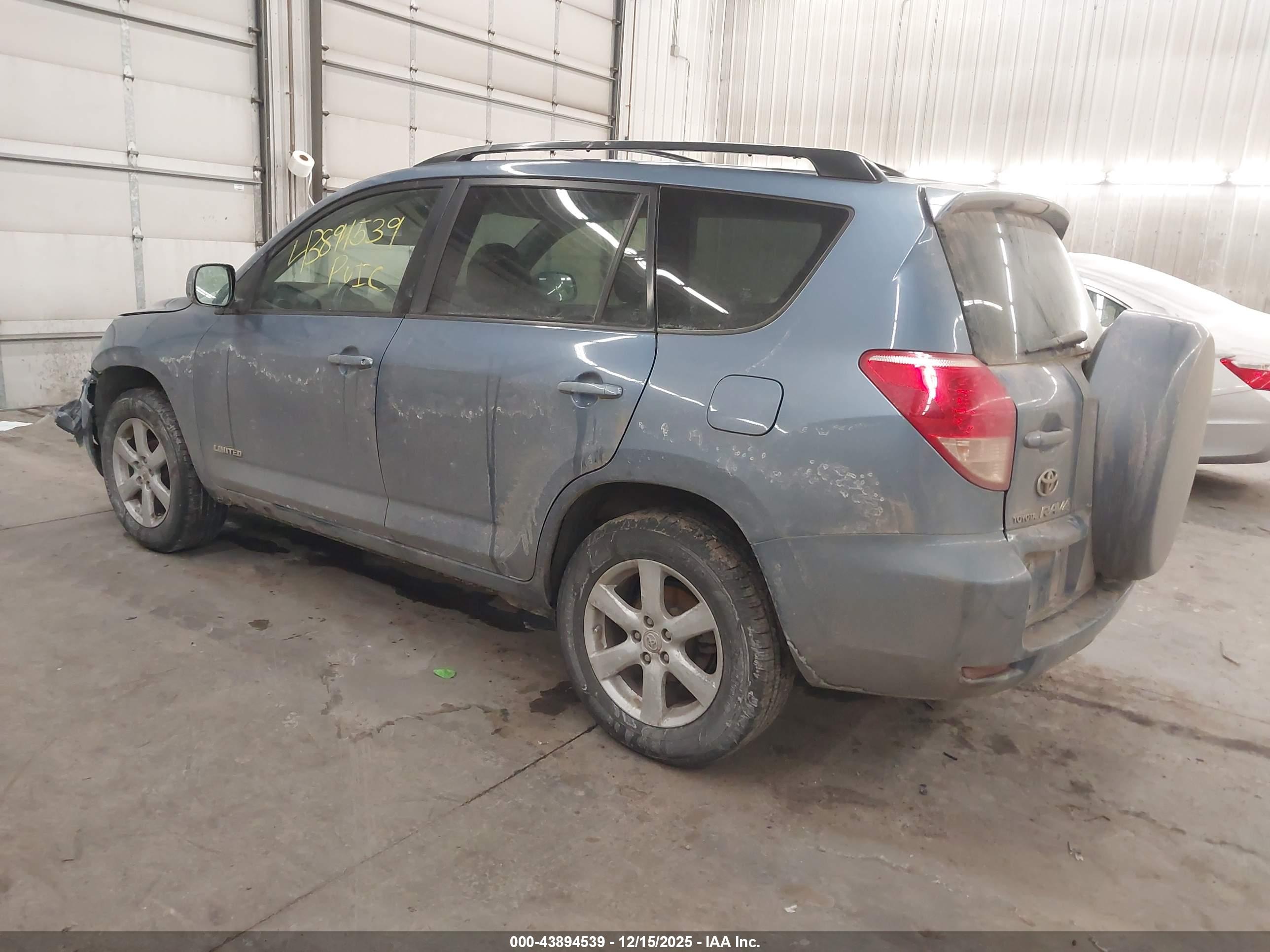 TOYOTA RAV4 image 3
