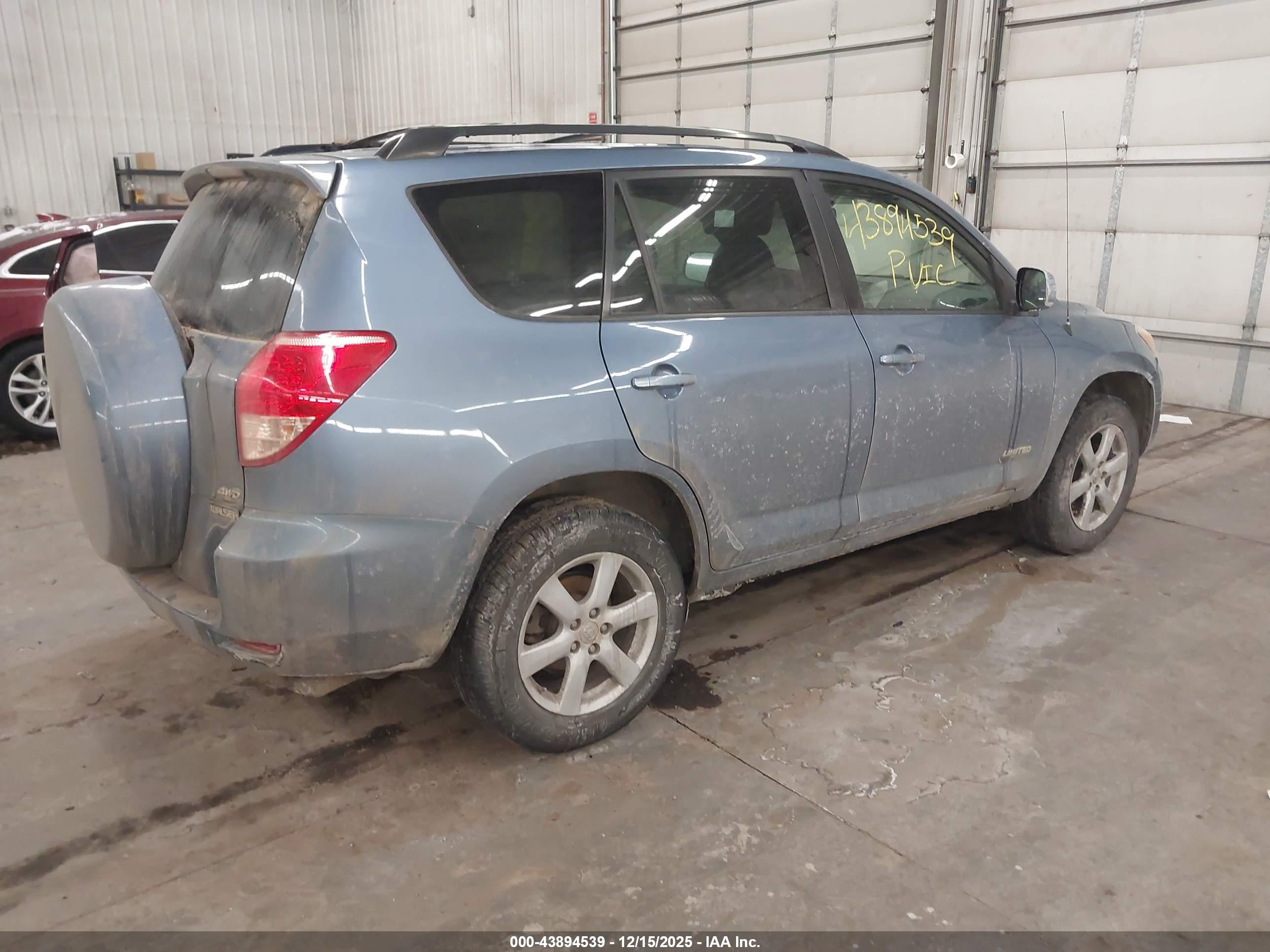 TOYOTA RAV4 image 4