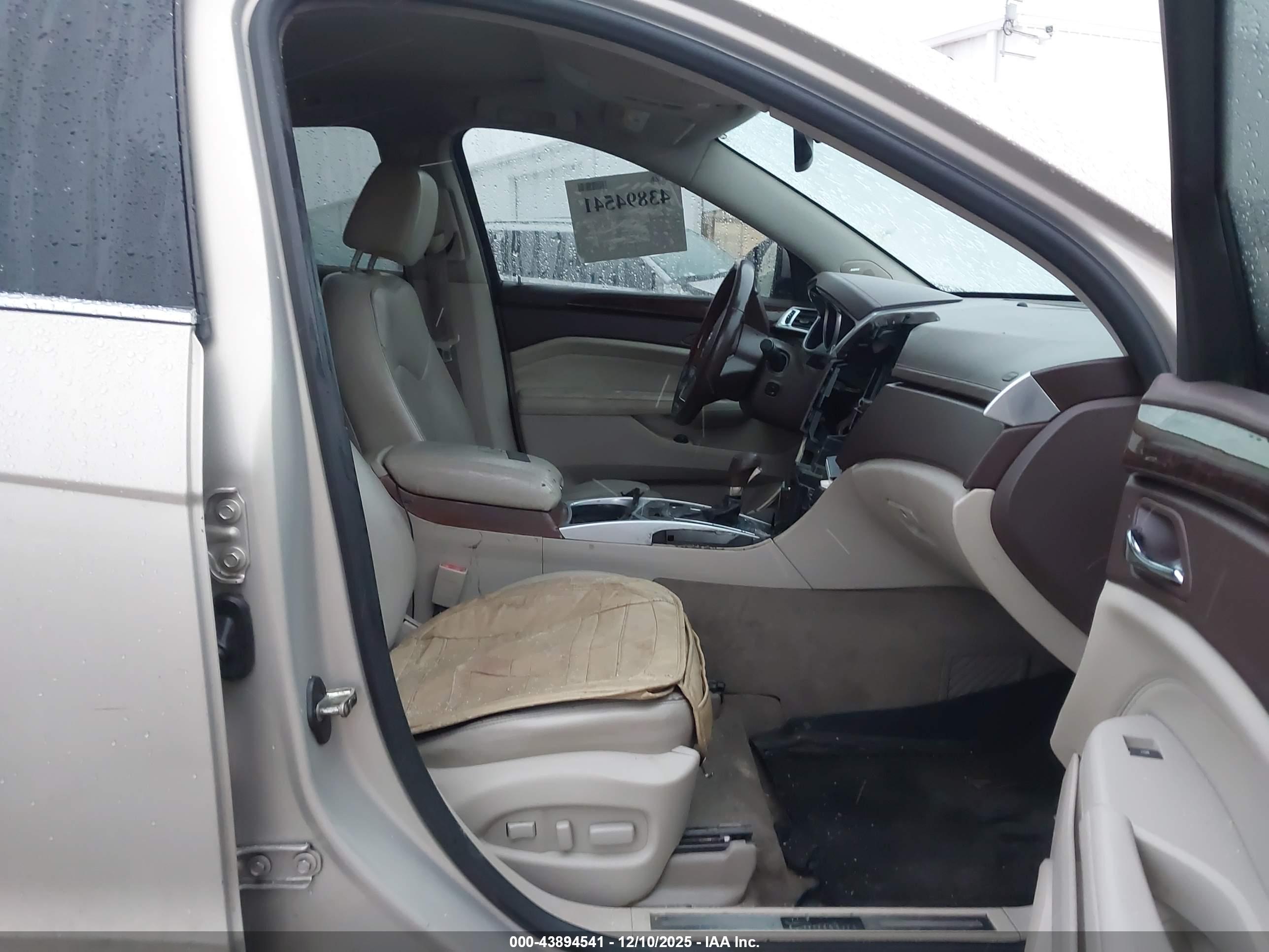 CADILLAC SRX image 5