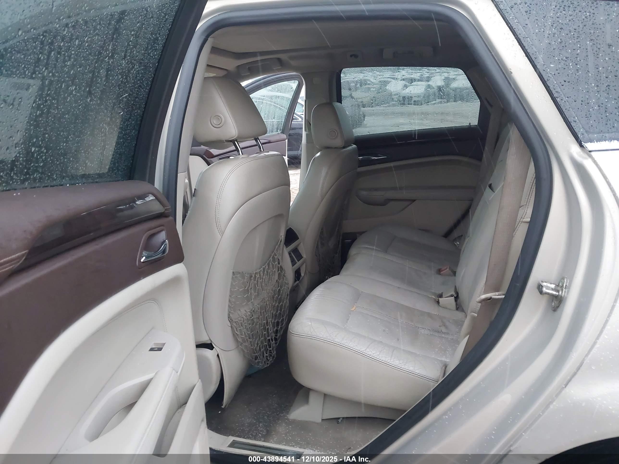 CADILLAC SRX image 8