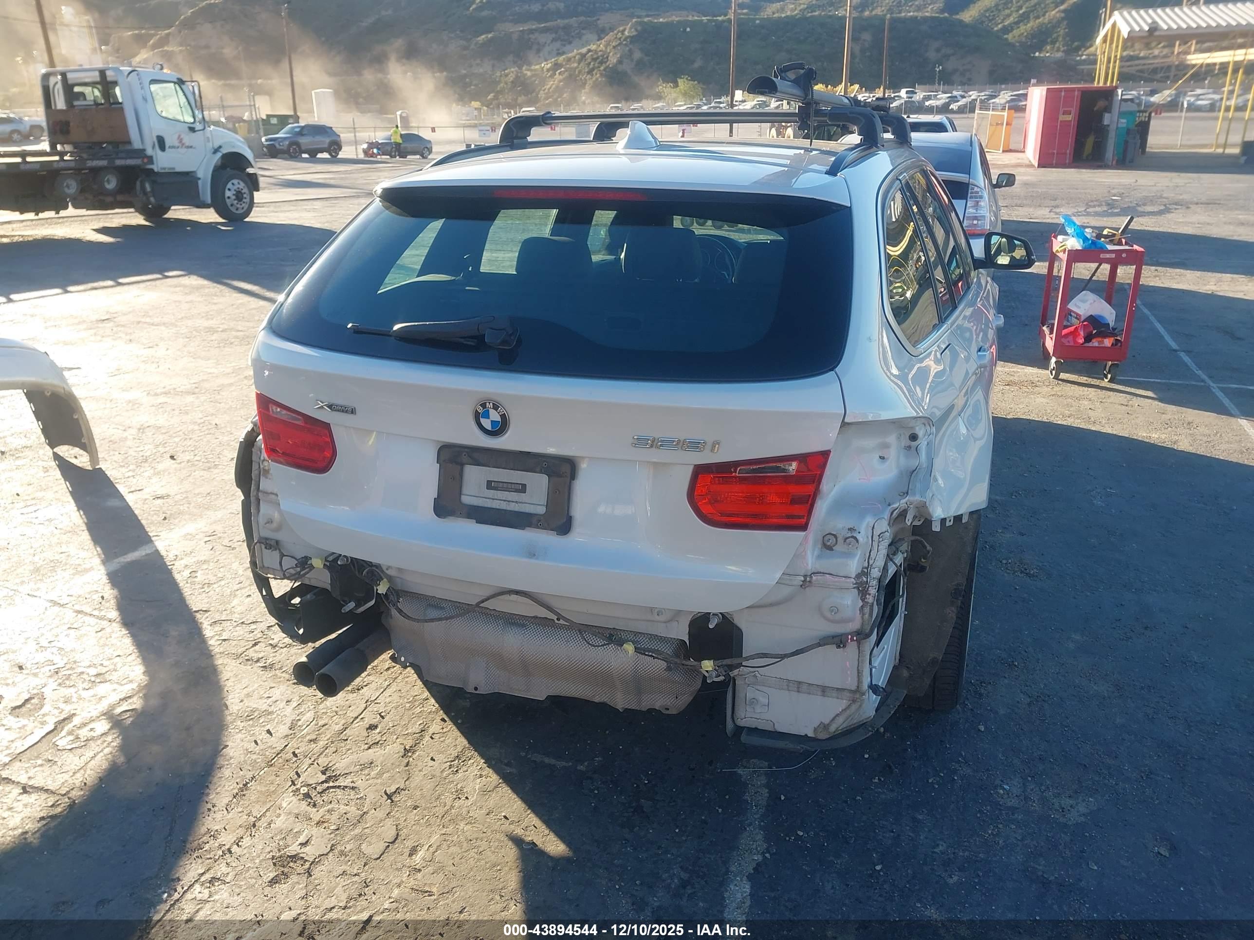 BMW 328I image 4