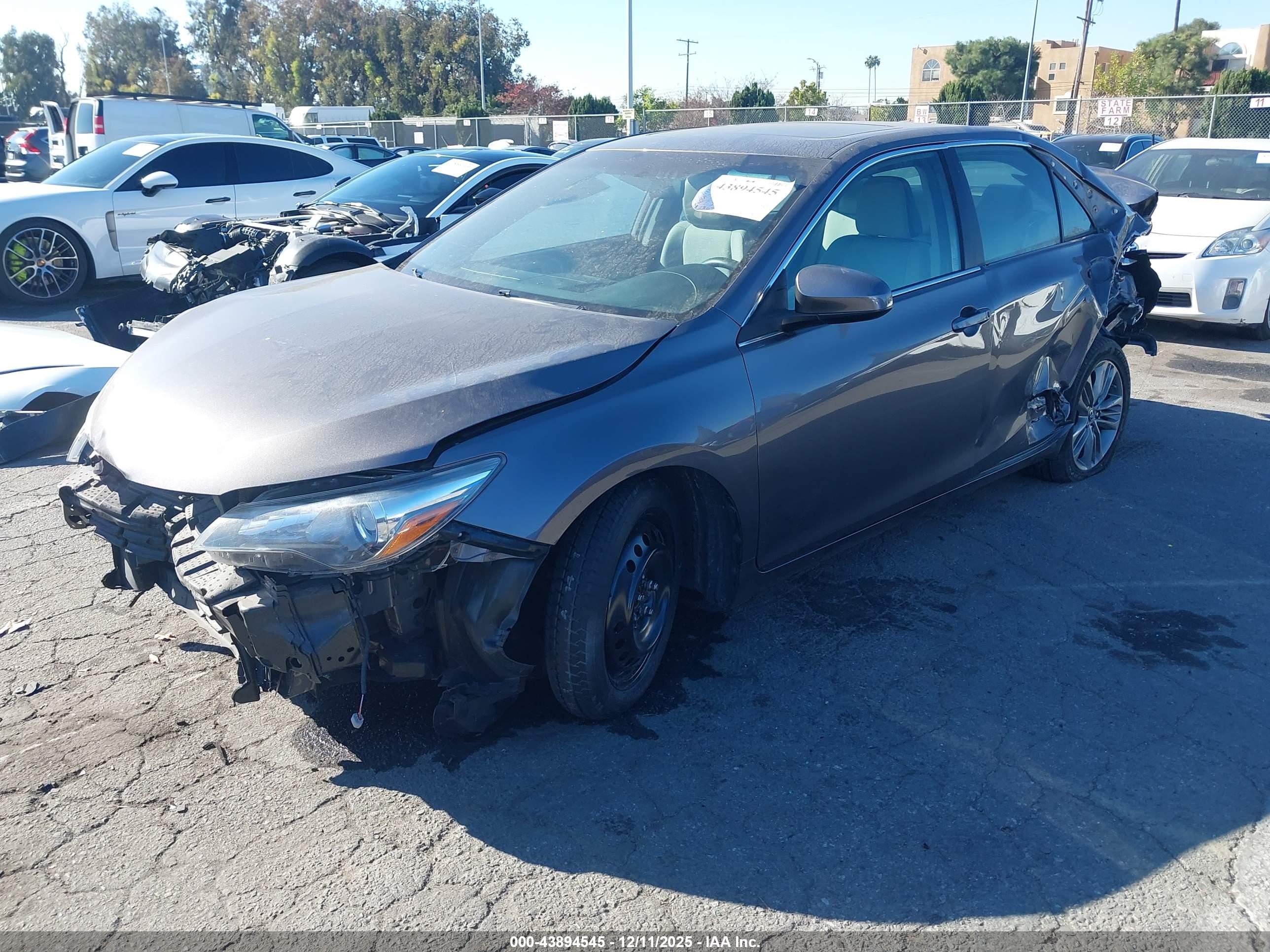 TOYOTA CAMRY image 2