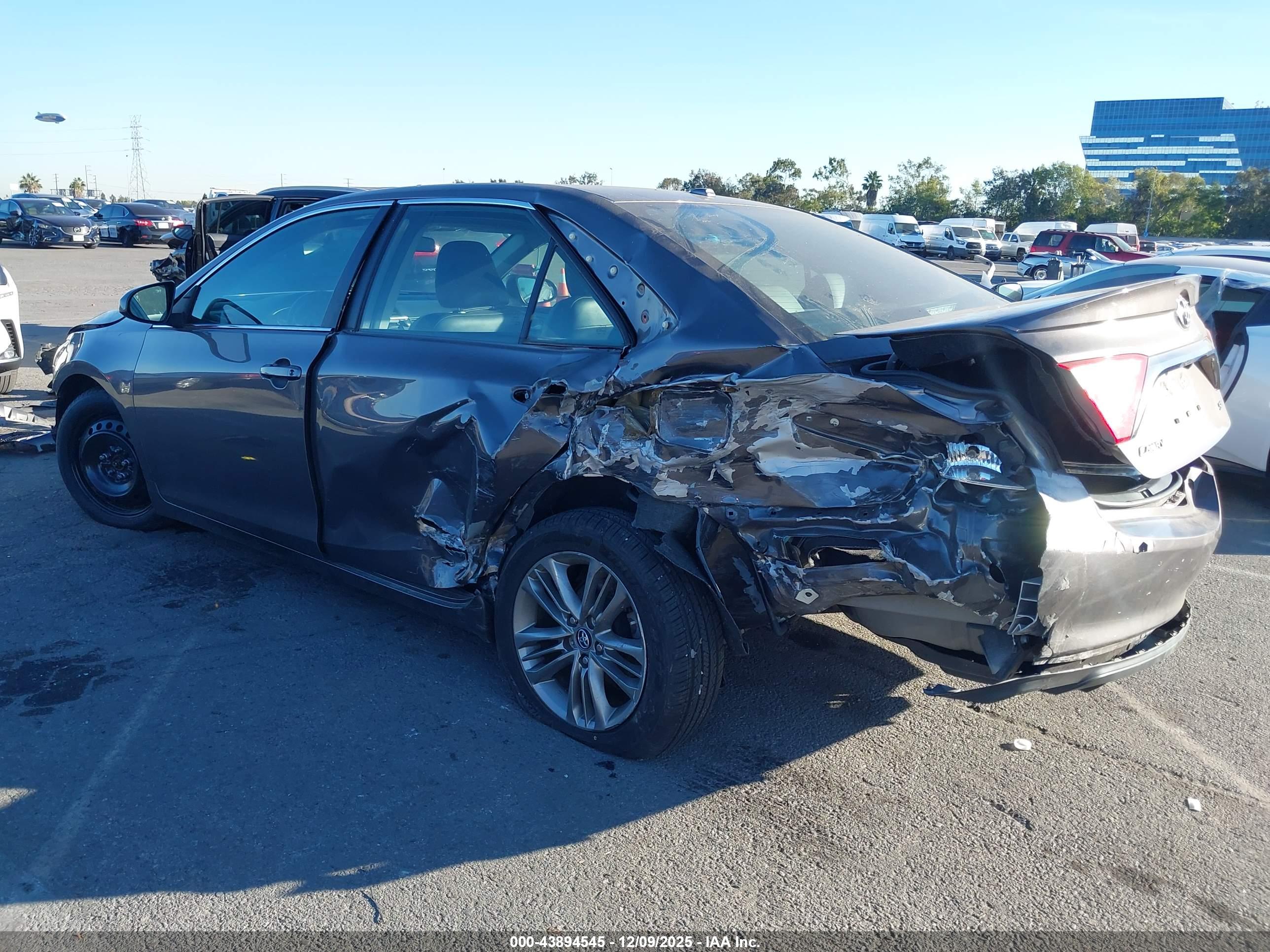 TOYOTA CAMRY image 3